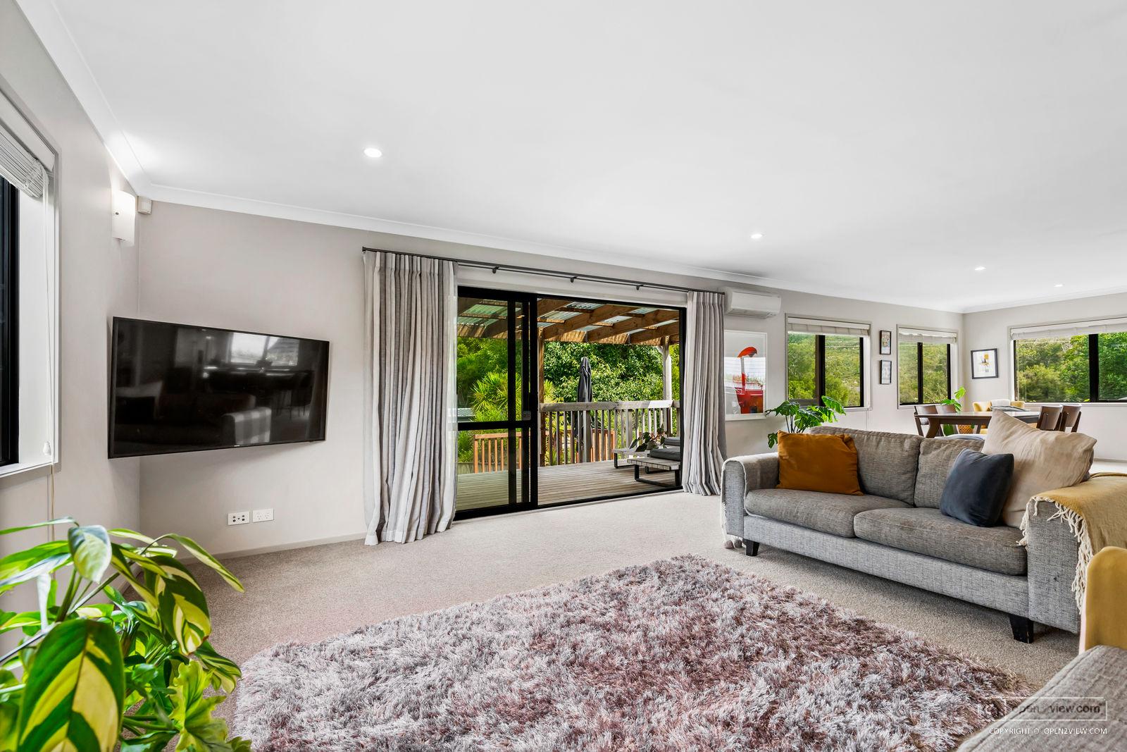 Slider image of 7 Wautaiti Drive, Auckland