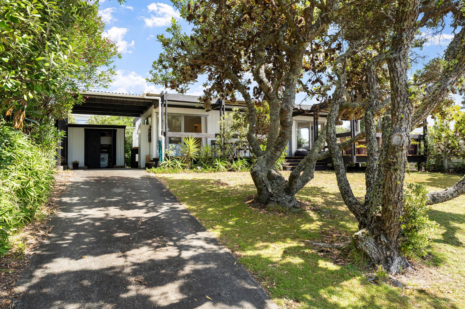 Slider image of 6 Jane Gifford Place, Auckland
