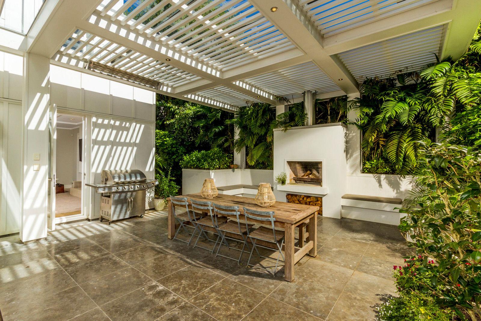 Slider image of 35 View Road, Auckland