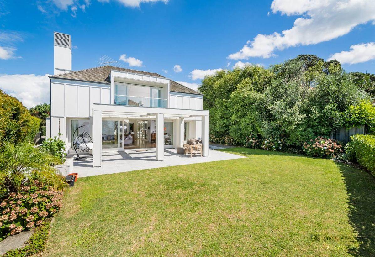 Featured image of 35 View Road, Auckland