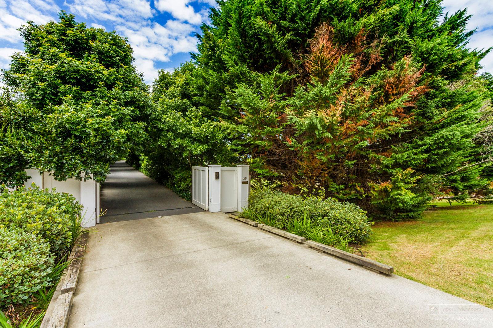 Slider image of 35 View Road, Auckland