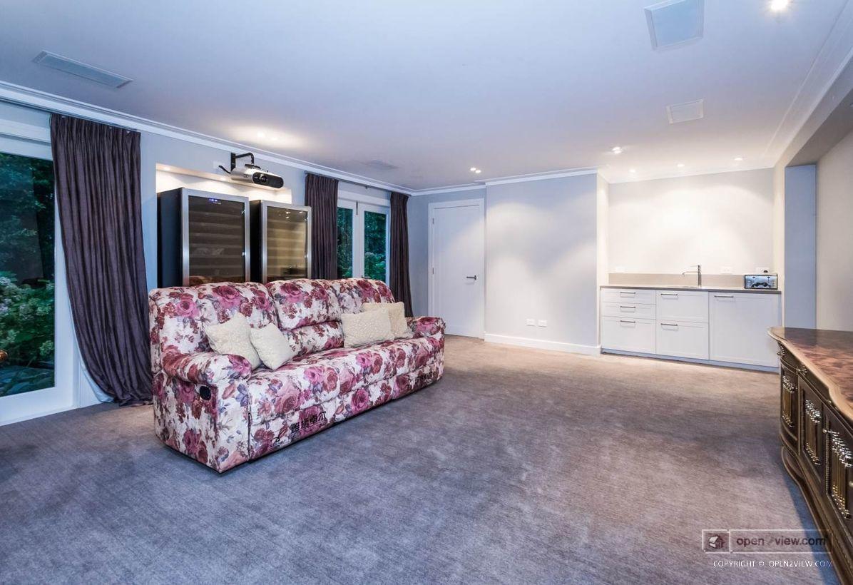 Slider image of 35 View Road, Auckland