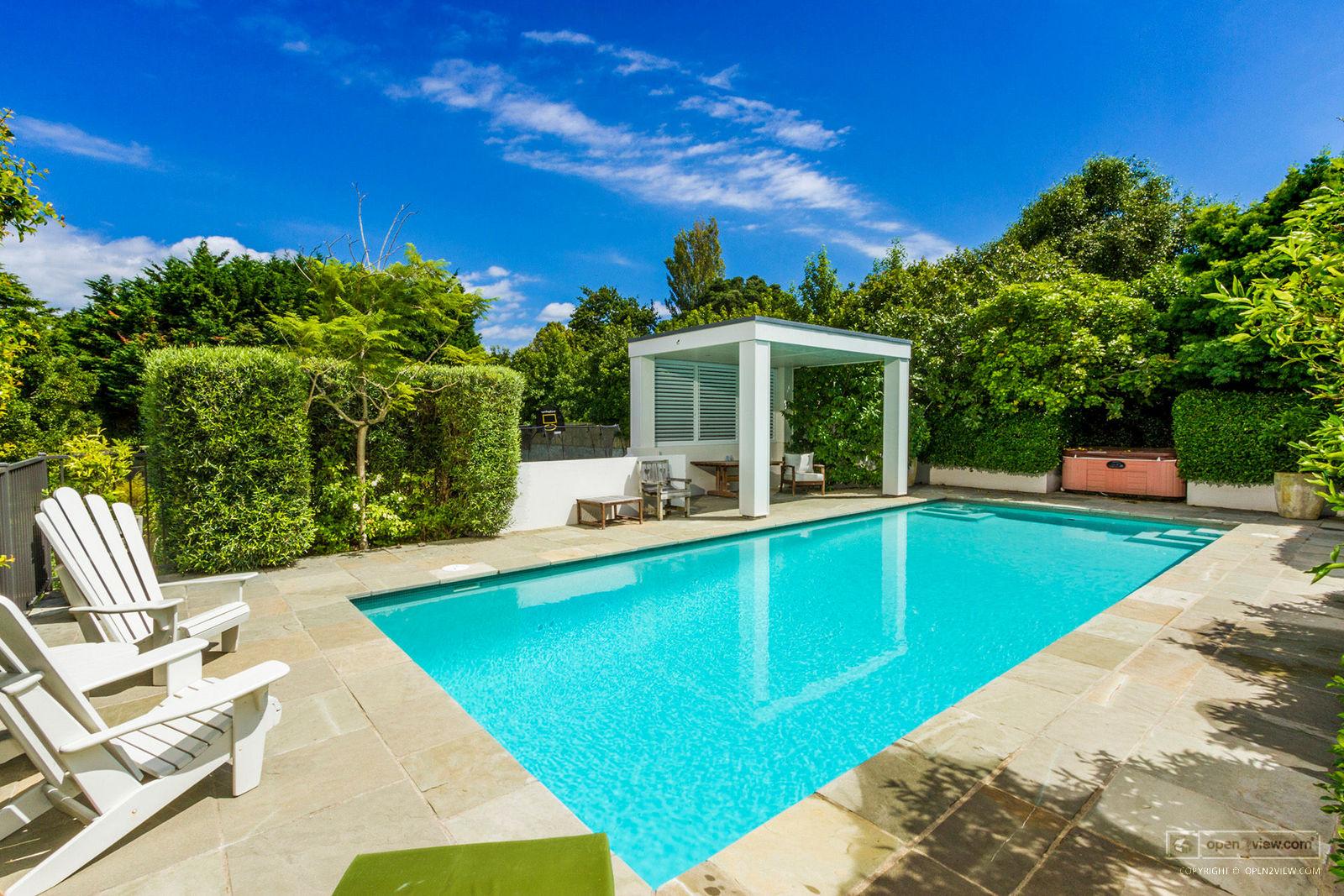 Slider image of 35 View Road, Auckland