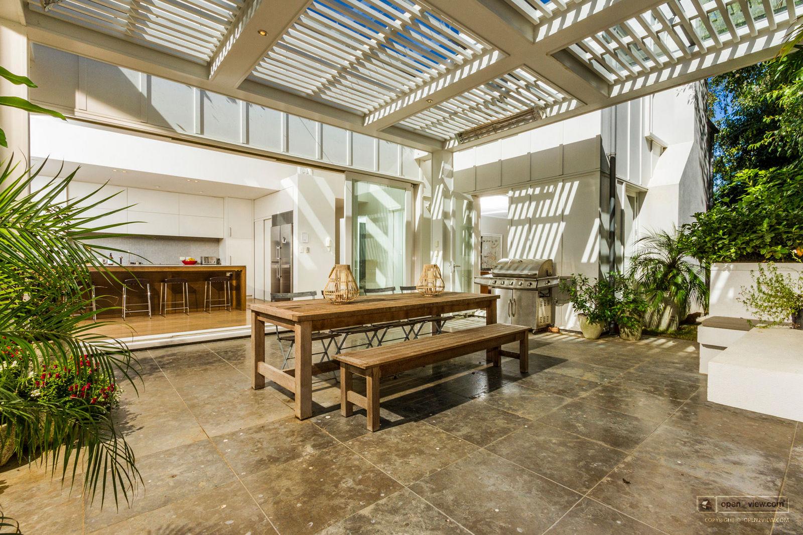 Slider image of 35 View Road, Auckland