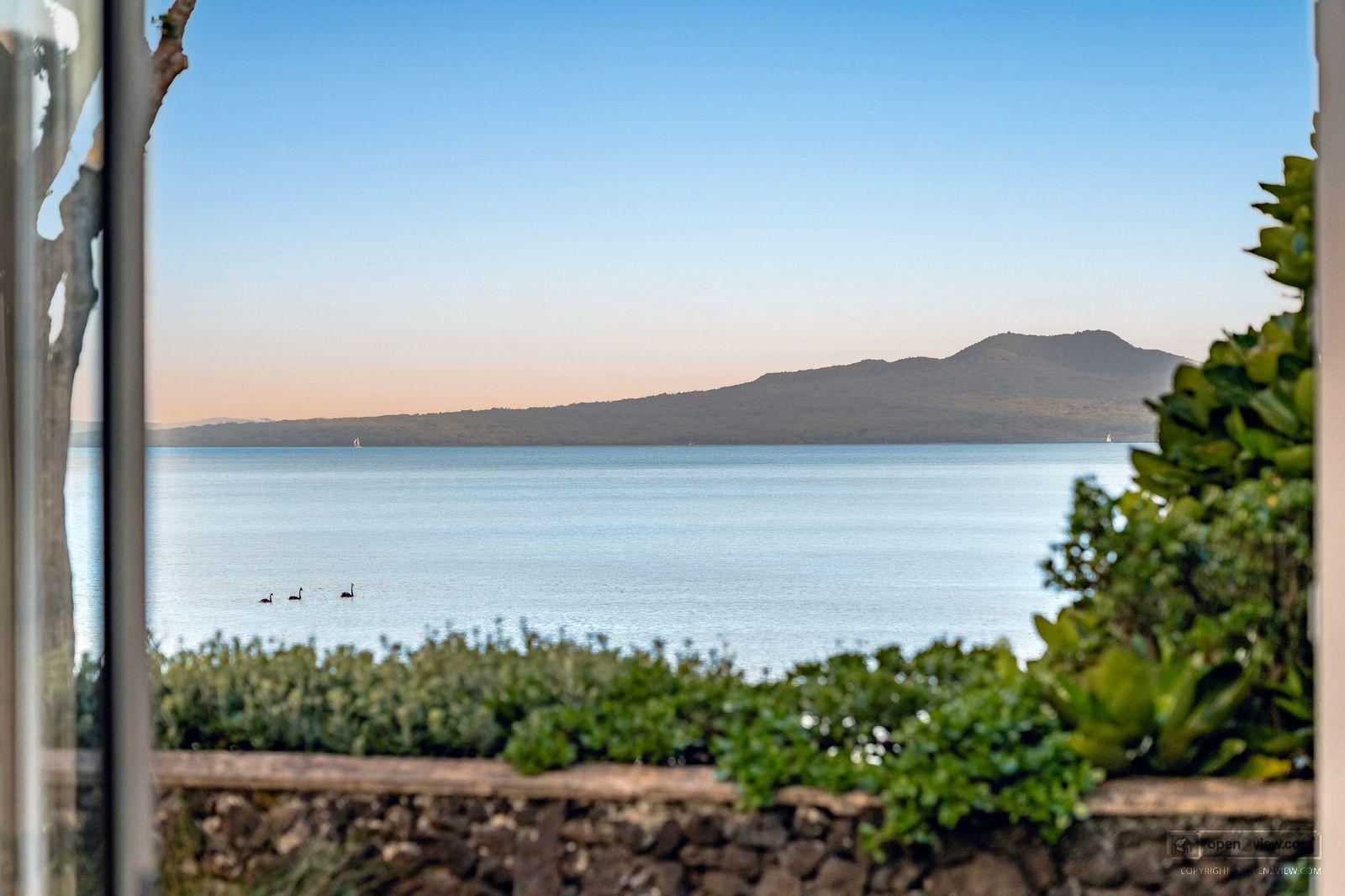 Slider image of 27 Muritai Road, Auckland