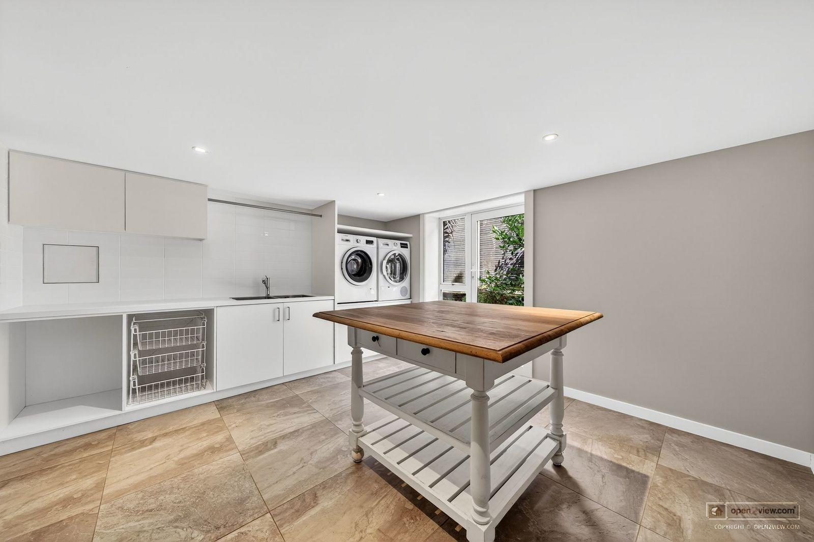 Slider image of 27 Muritai Road, Auckland