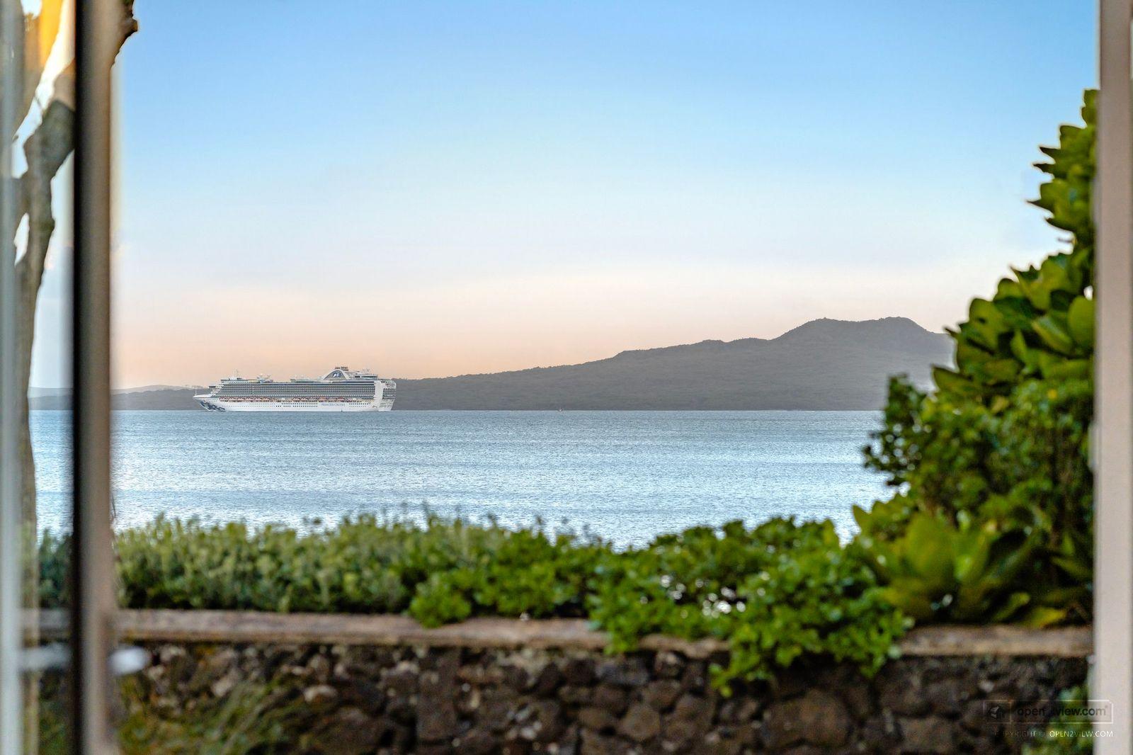 Slider image of 27 Muritai Road, Auckland