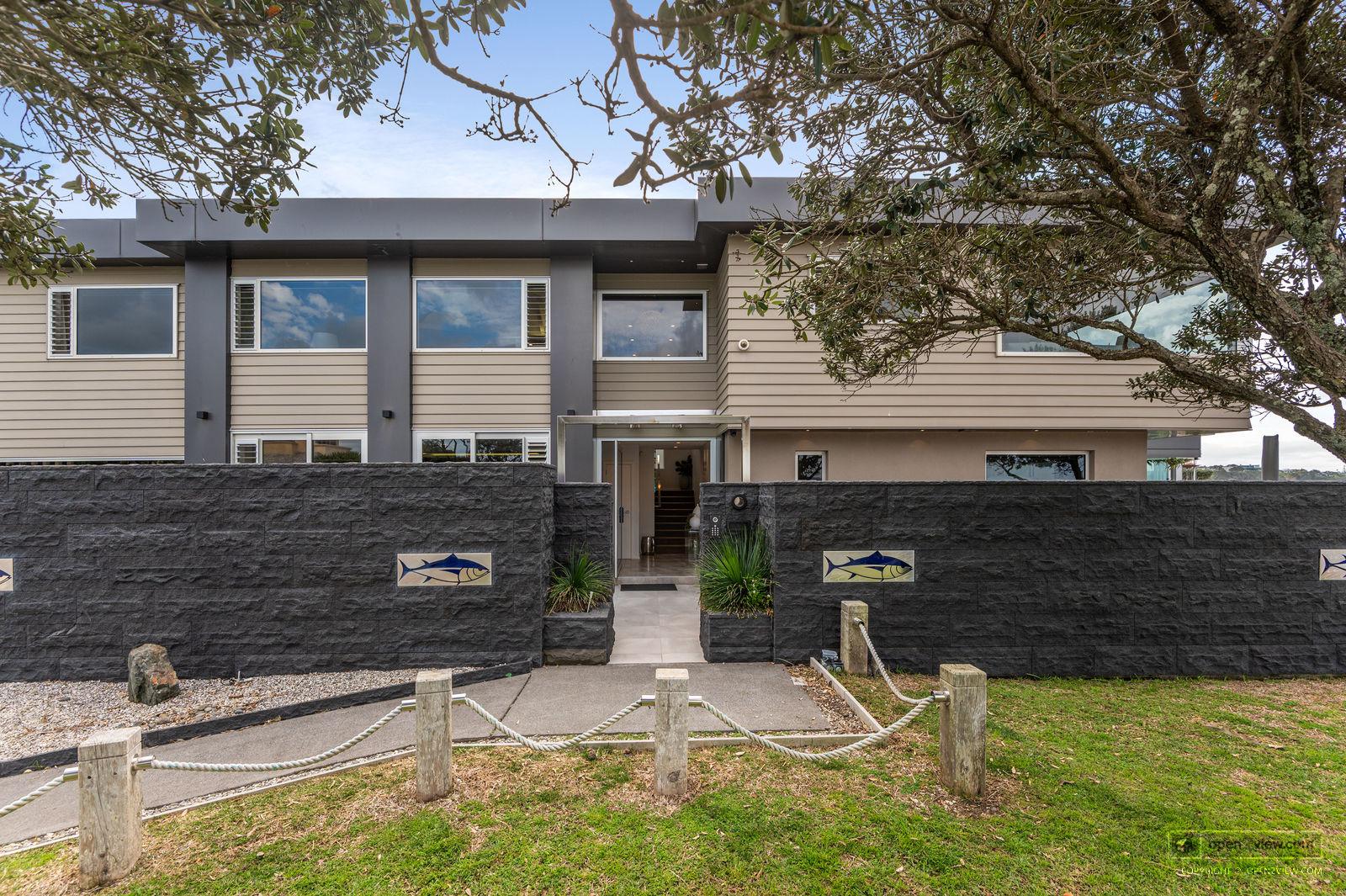 Slider image of 34 Muritai Road, Auckland