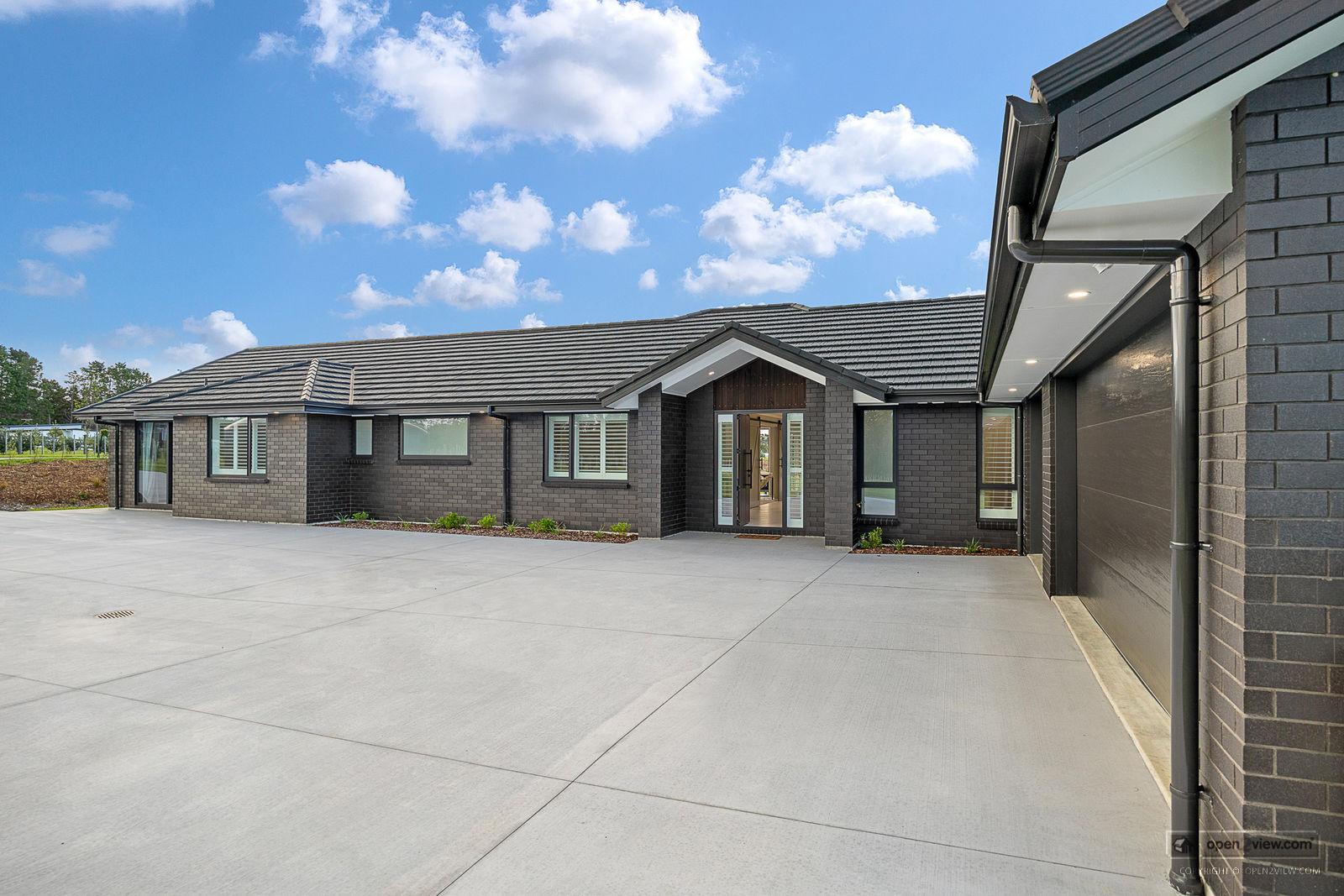 Slider image of 62 Dysart Lane, Auckland