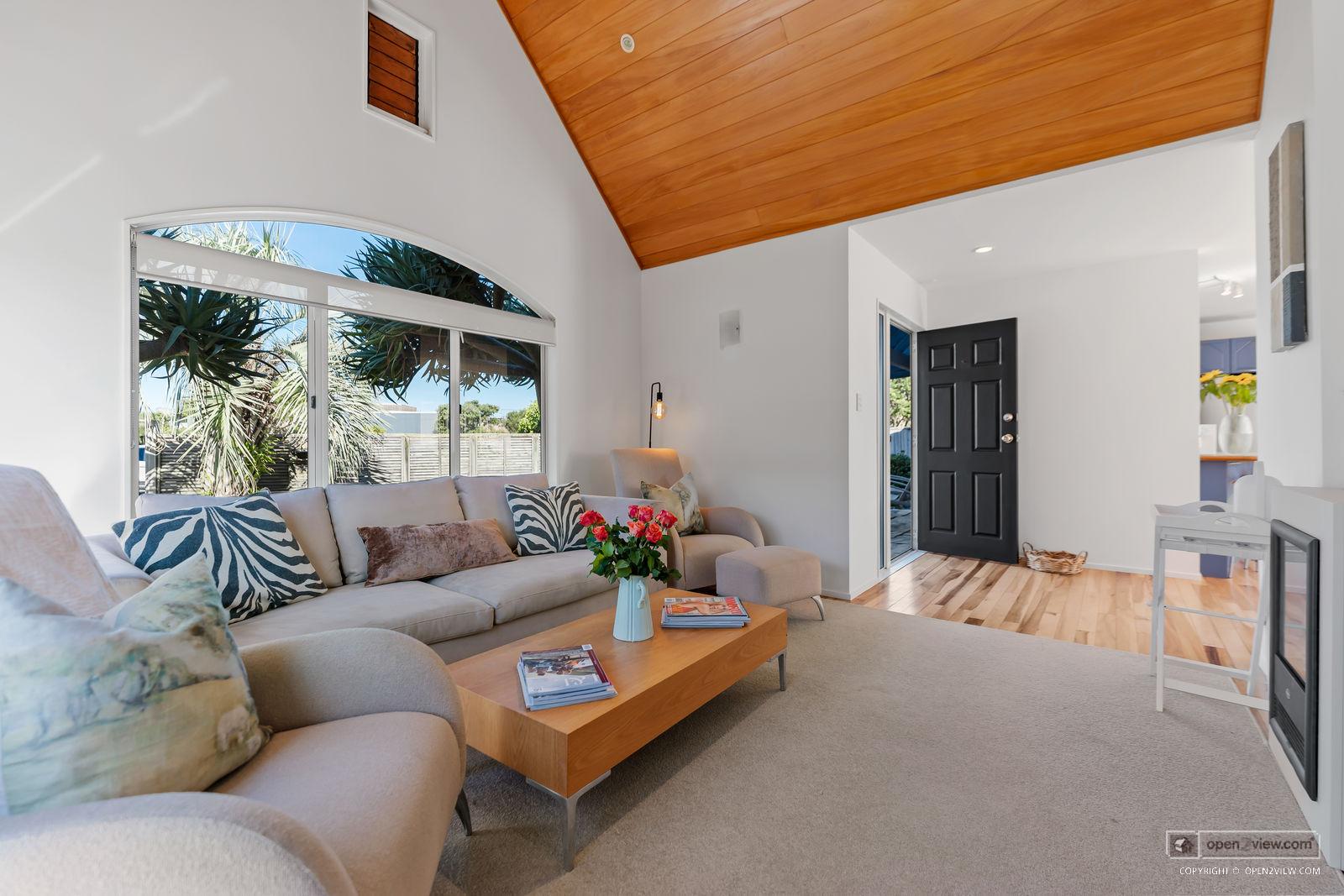 Slider image of 28 Success Court, Auckland