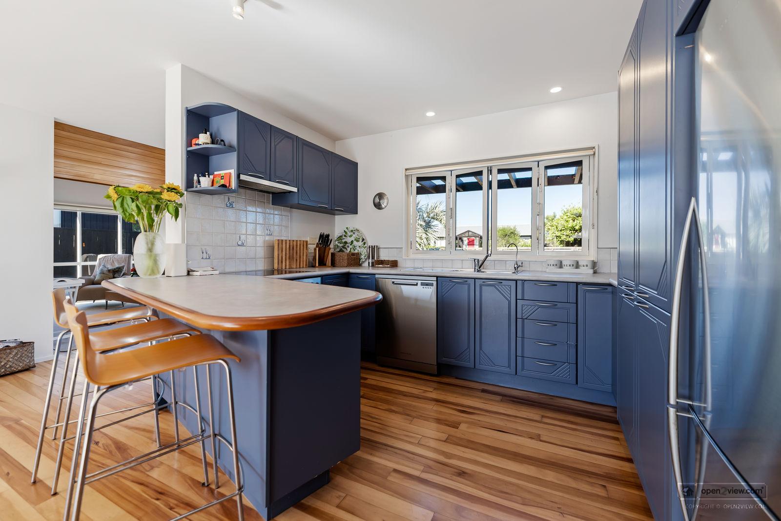 Slider image of 28 Success Court, Auckland