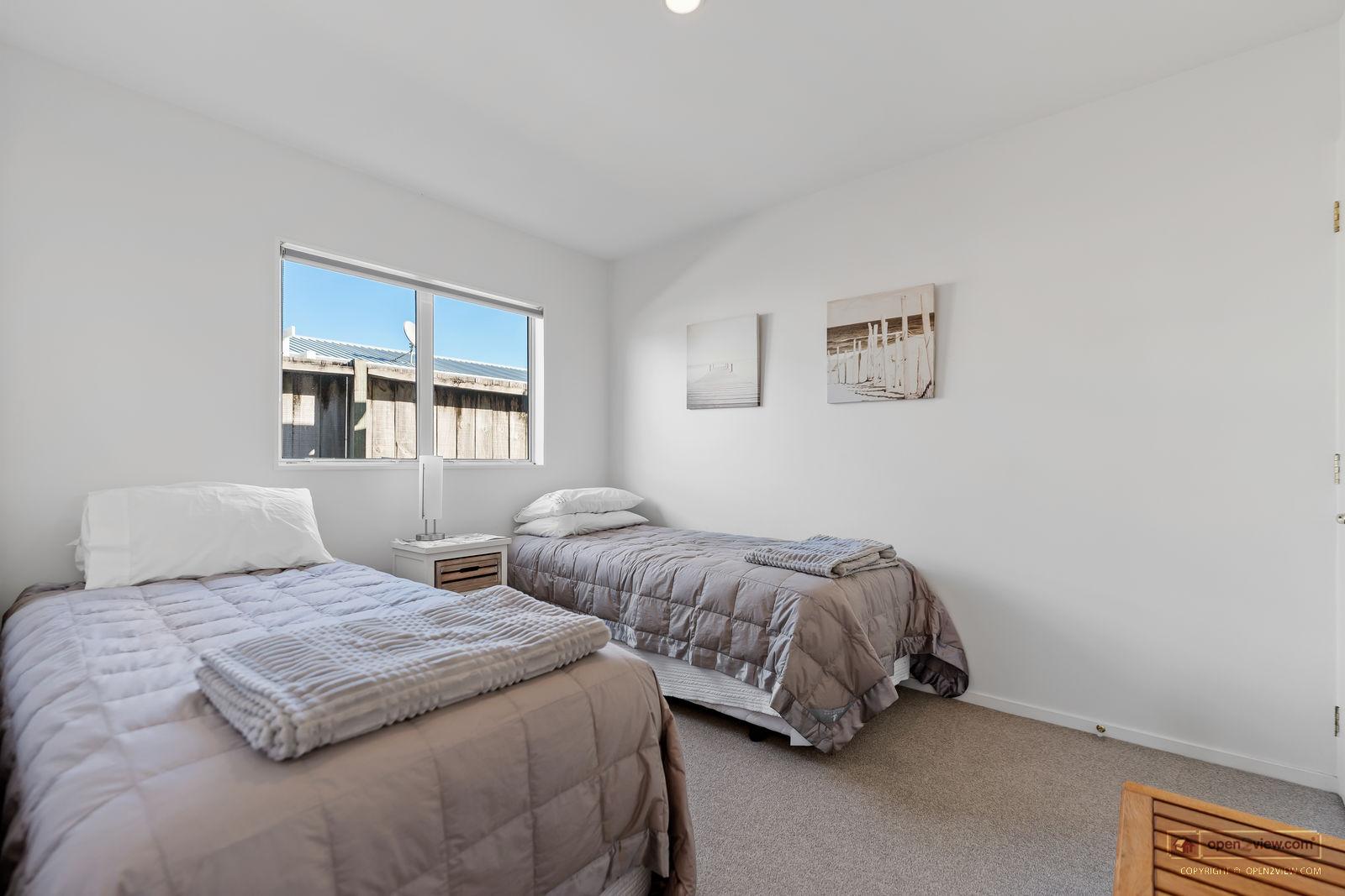 Slider image of 28 Success Court, Auckland