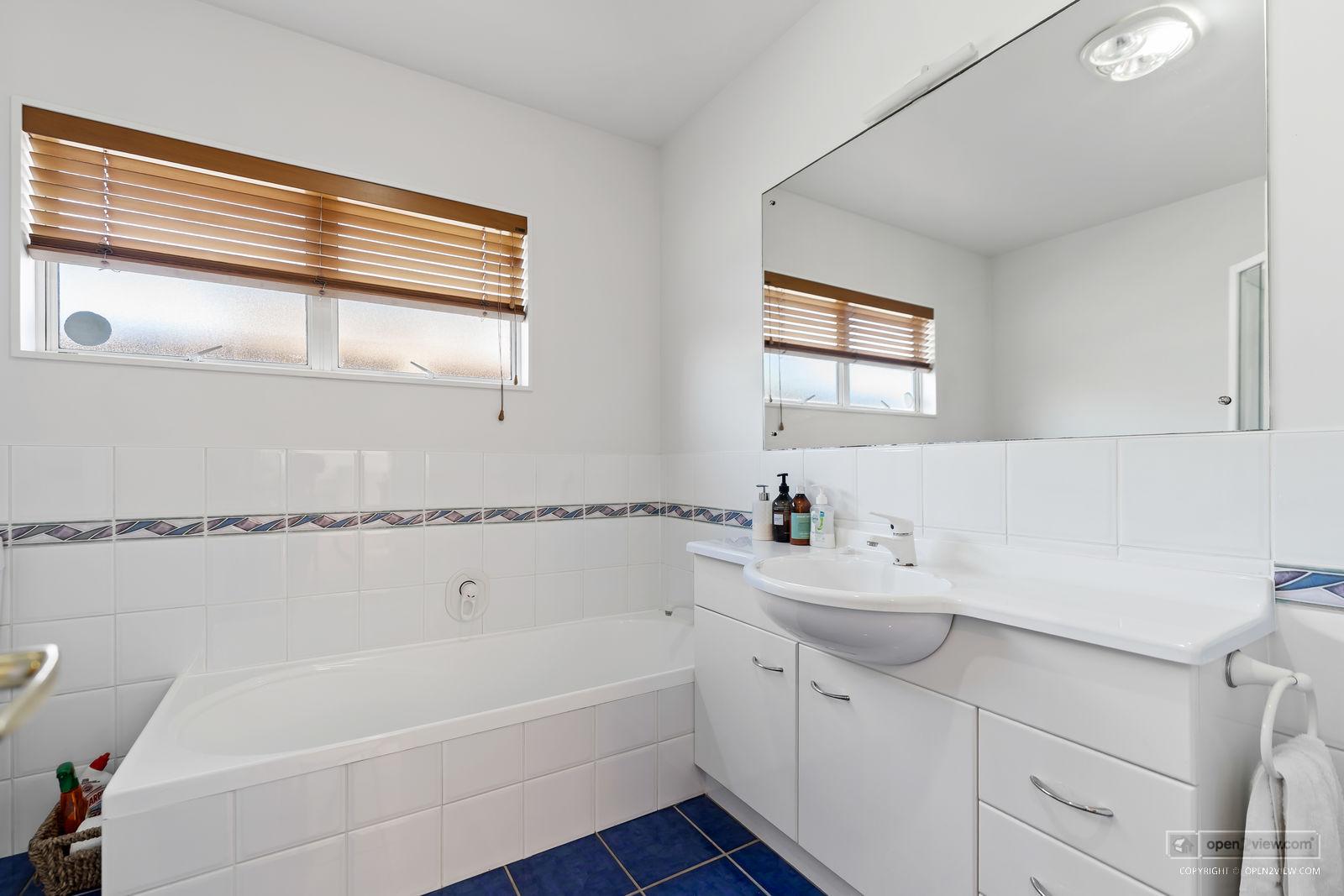 Slider image of 28 Success Court, Auckland