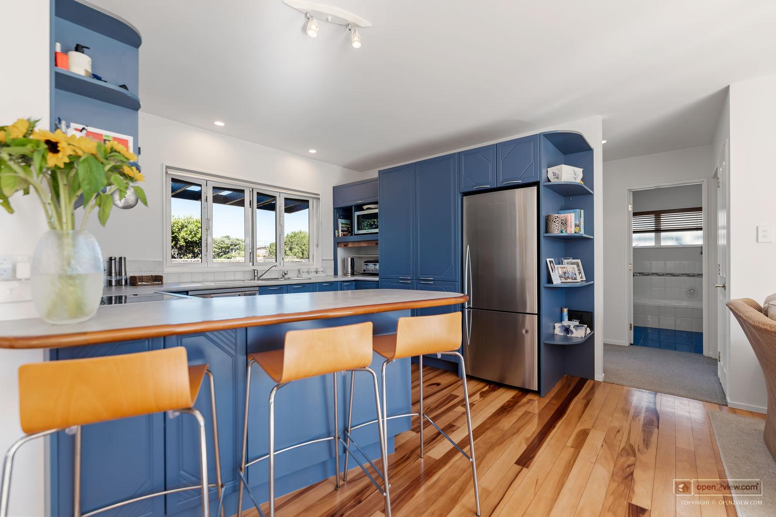 Slider image of 28 Success Court, Auckland