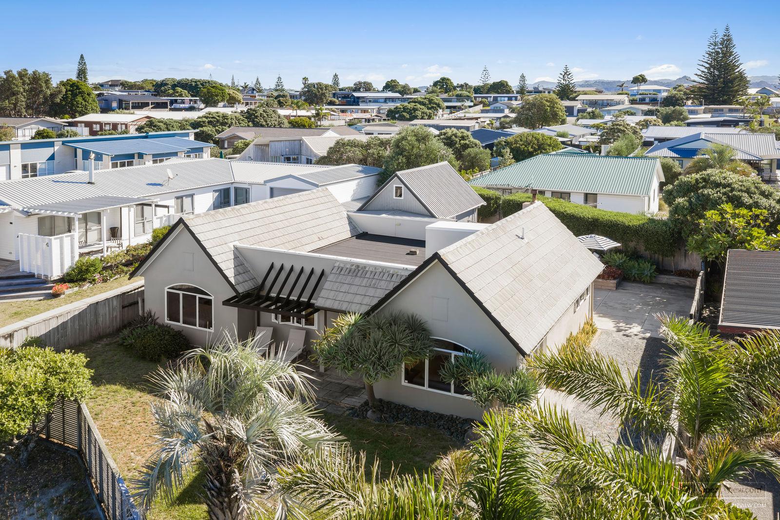 Slider image of 28 Success Court, Auckland