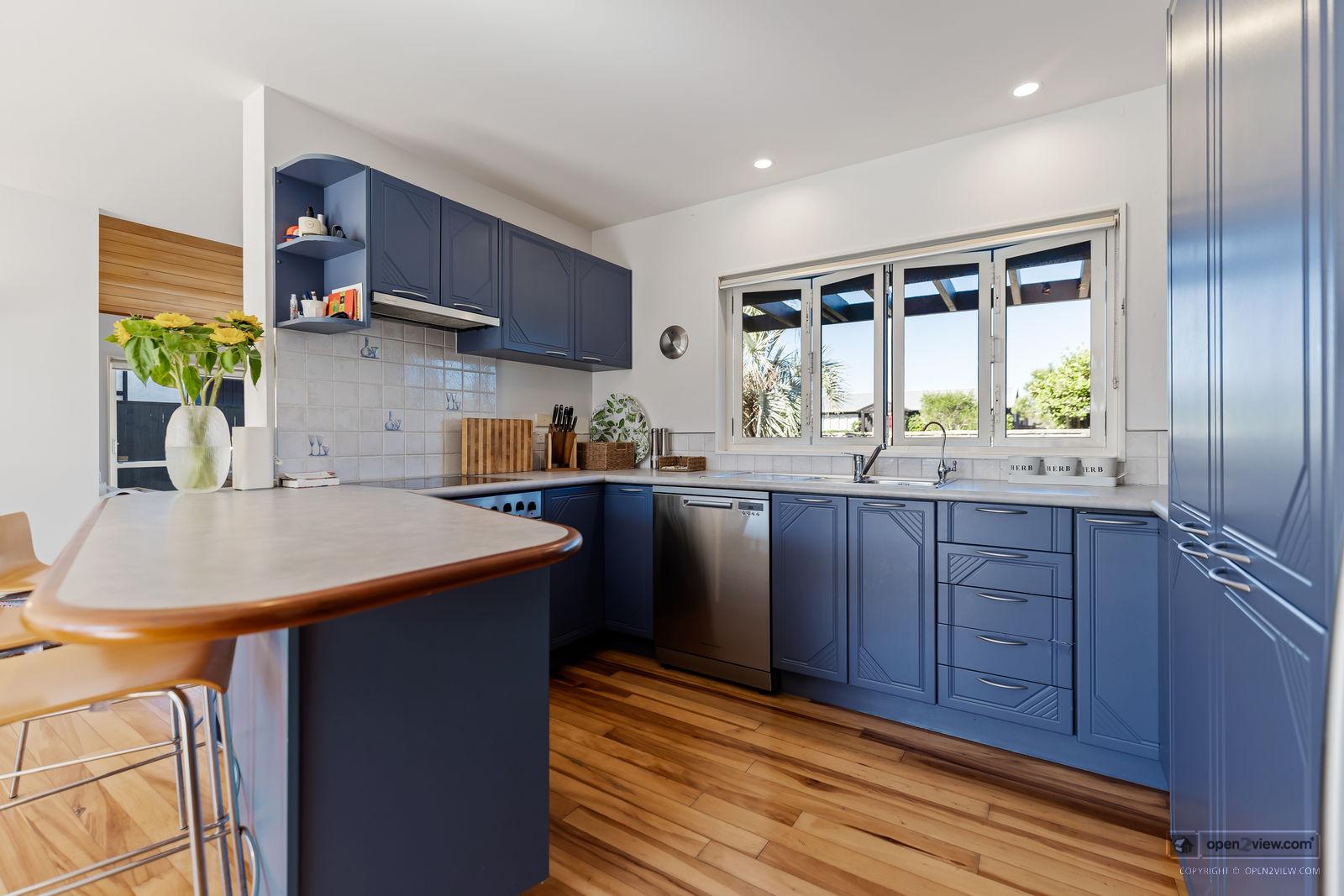 Slider image of 28 Success Court, Auckland