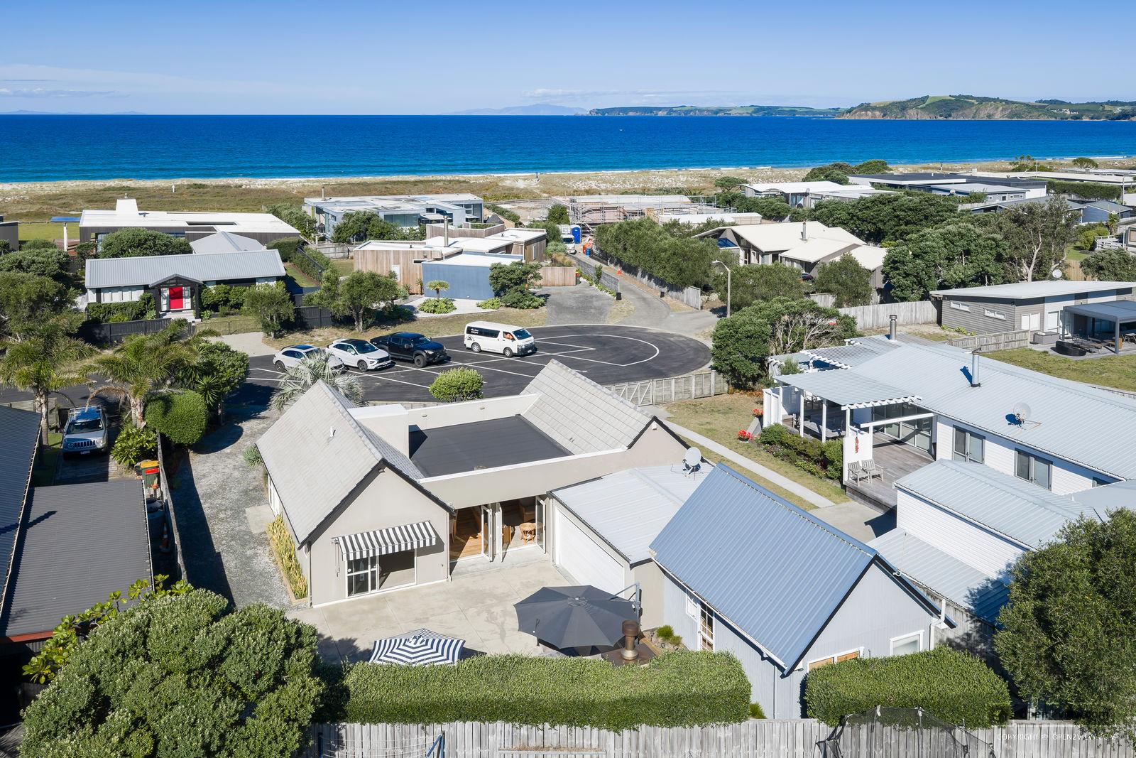 Slider image of 28 Success Court, Auckland
