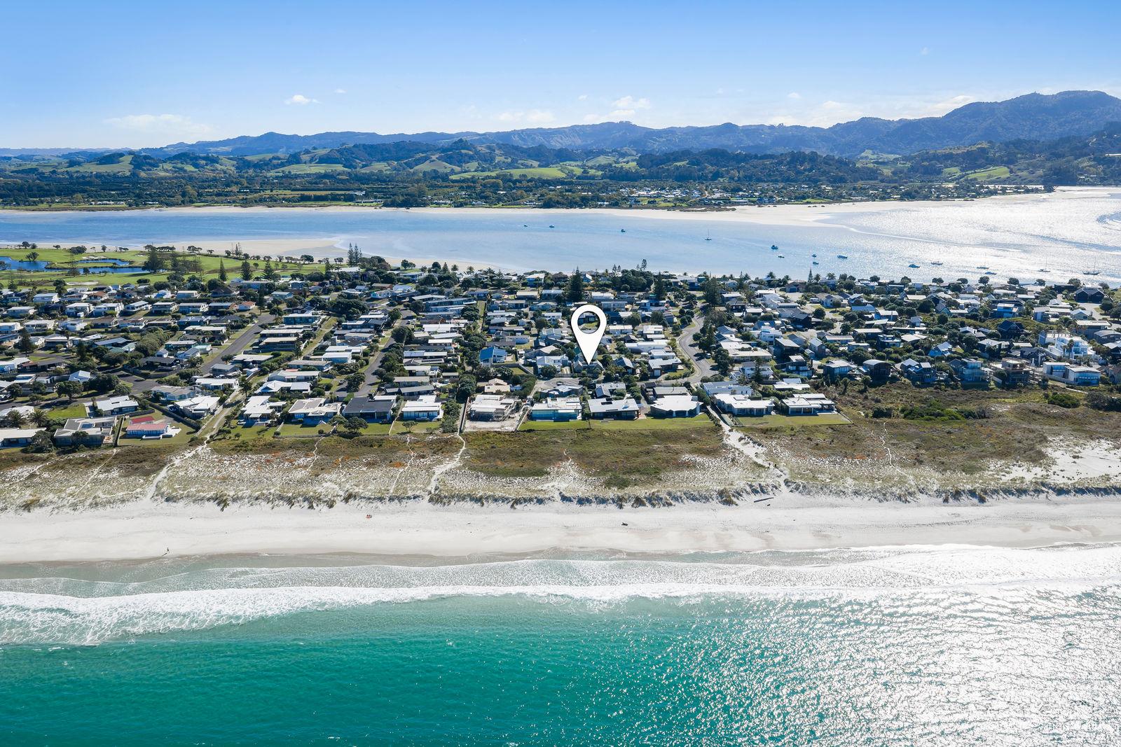 Slider image of 28 Success Court, Auckland