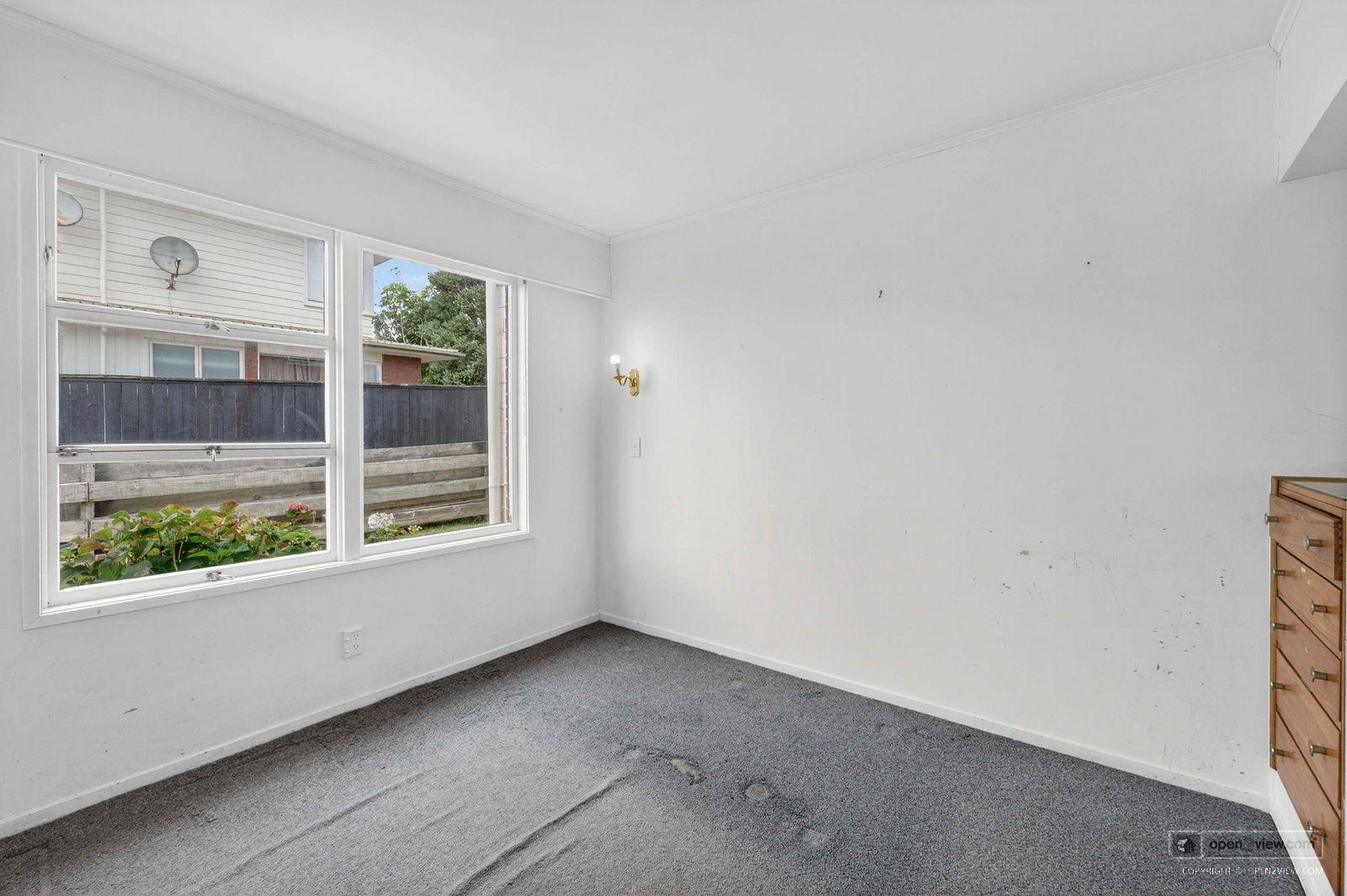 Slider image of 2/35 Kitchener Road, Auckland