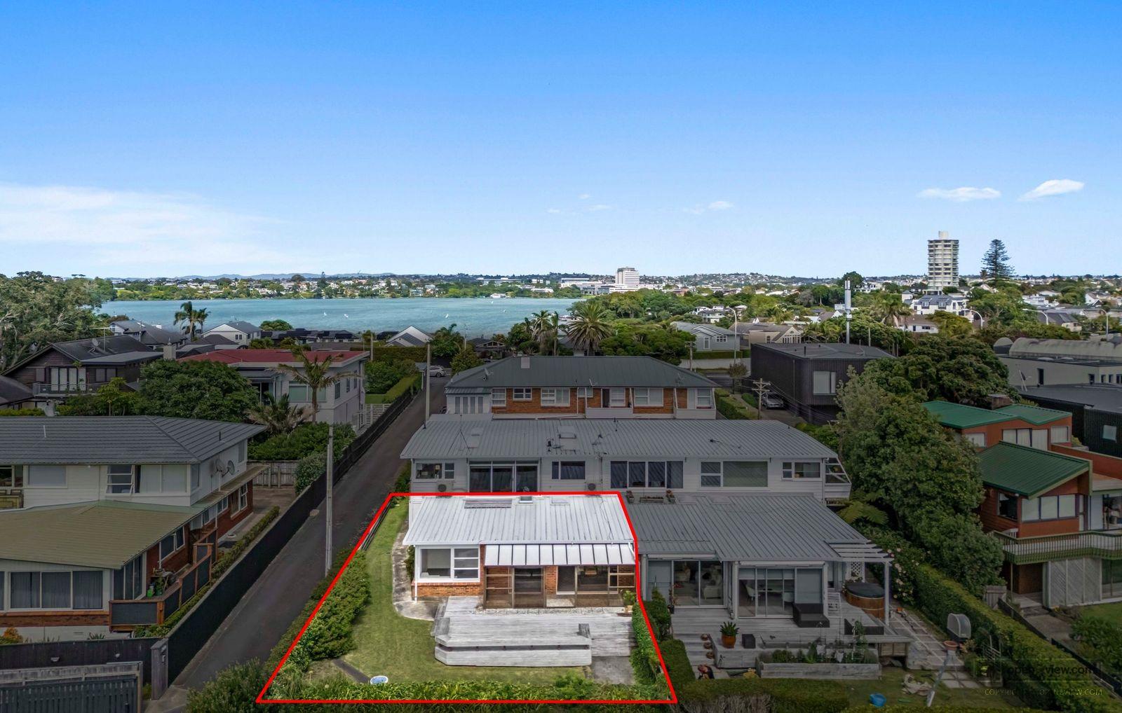 Slider image of 2/35 Kitchener Road, Auckland