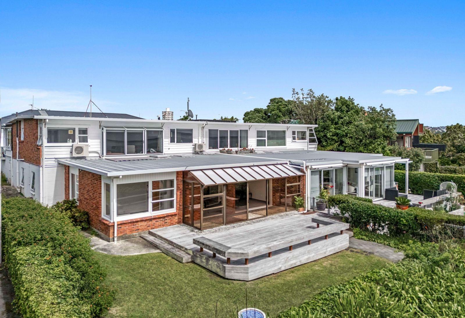 Slider image of 2/35 Kitchener Road, Auckland