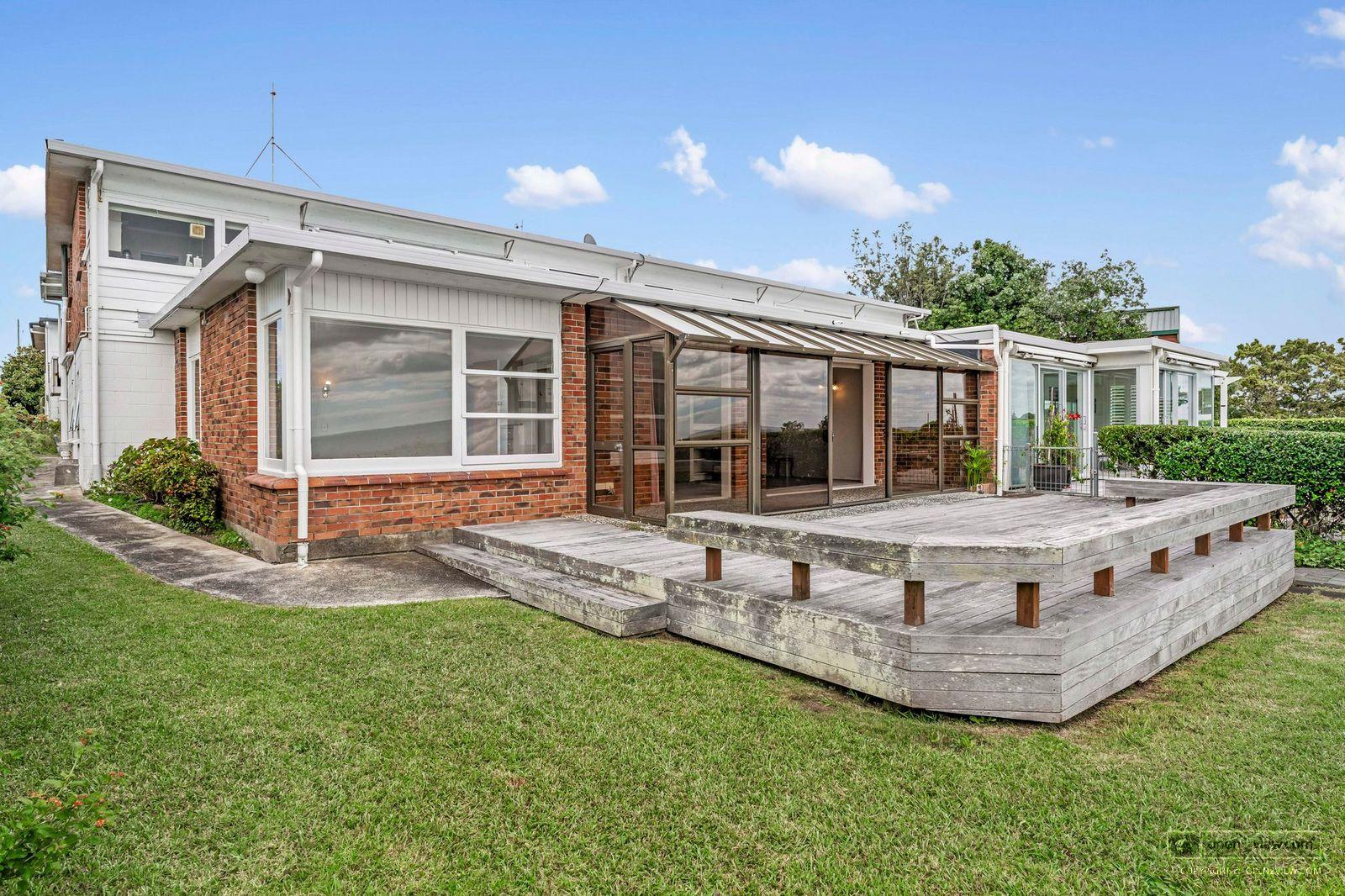 Slider image of 2/35 Kitchener Road, Auckland