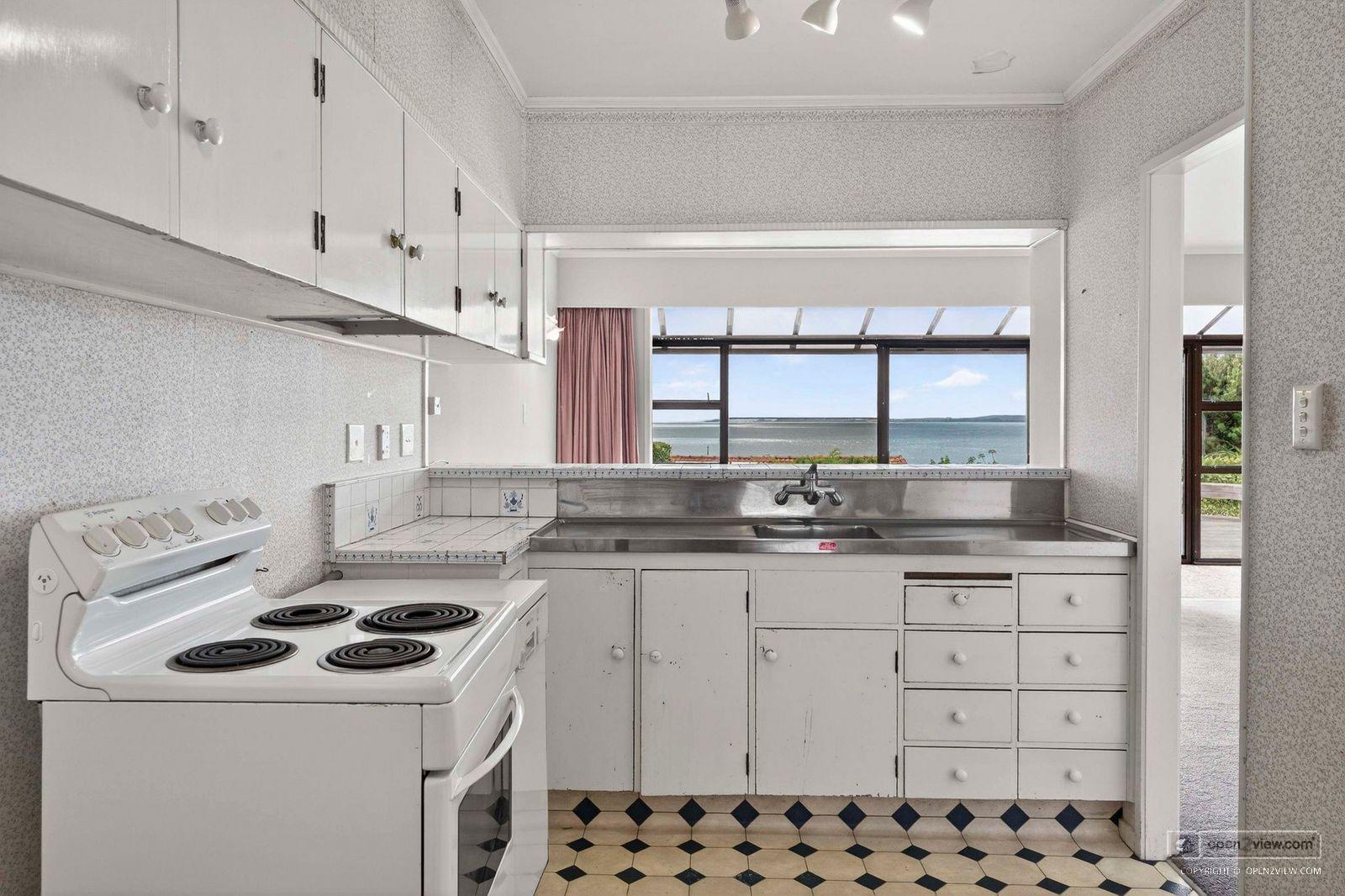 Slider image of 2/35 Kitchener Road, Auckland