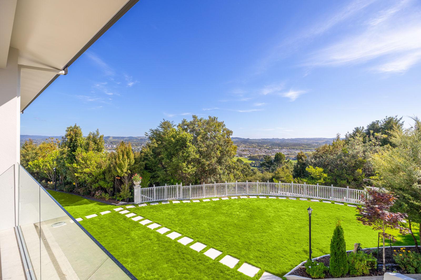 Slider image of 55 Pinetone Road, Auckland