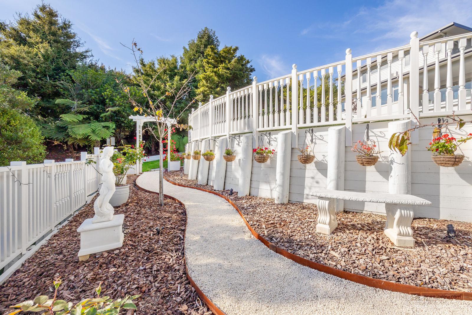Slider image of 55 Pinetone Road, Auckland