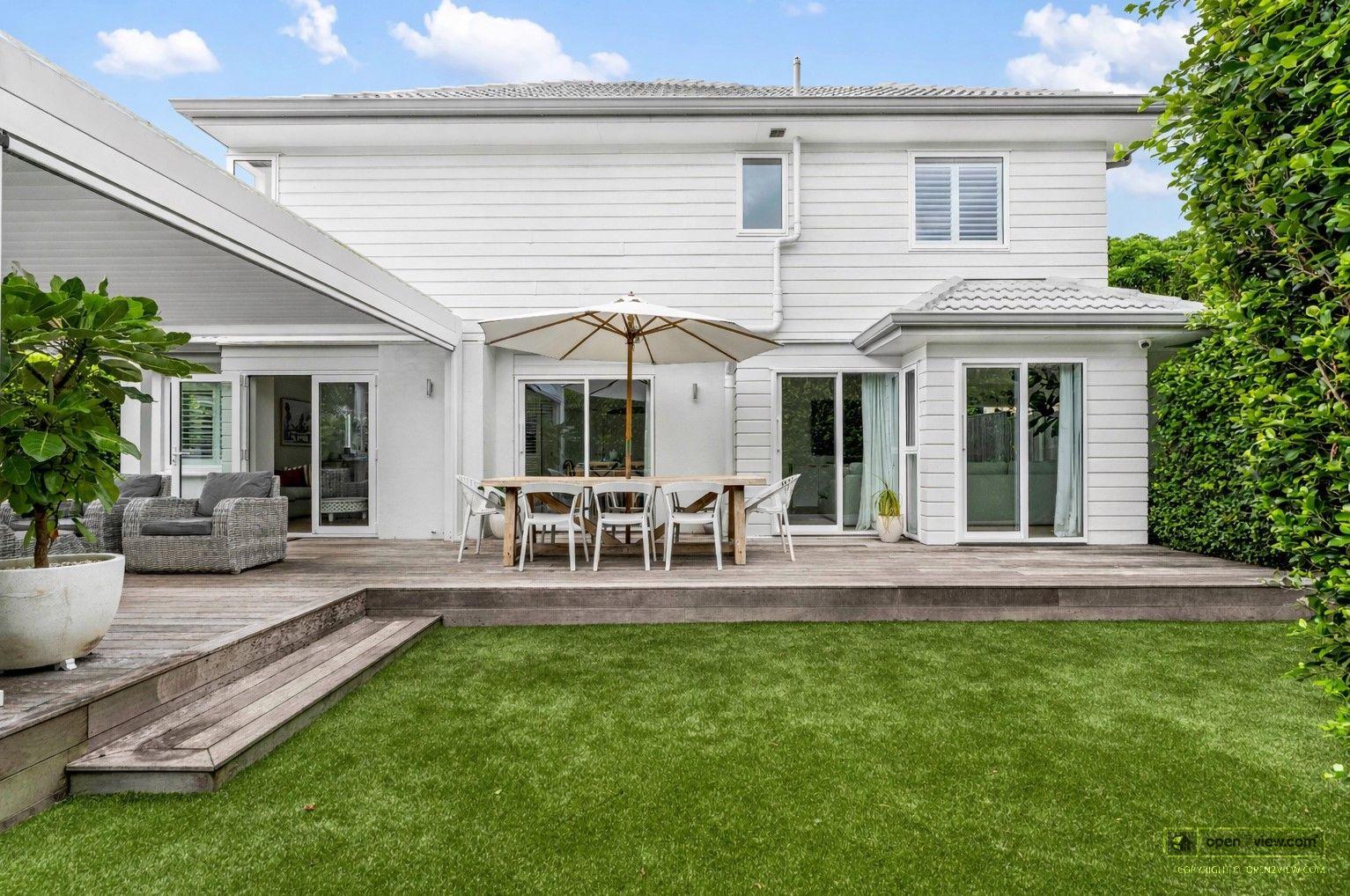 Slider image of 44 Milford Road, Auckland