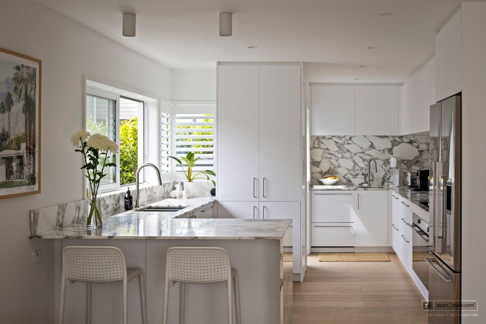 Slider image of 44 Milford Road, Auckland