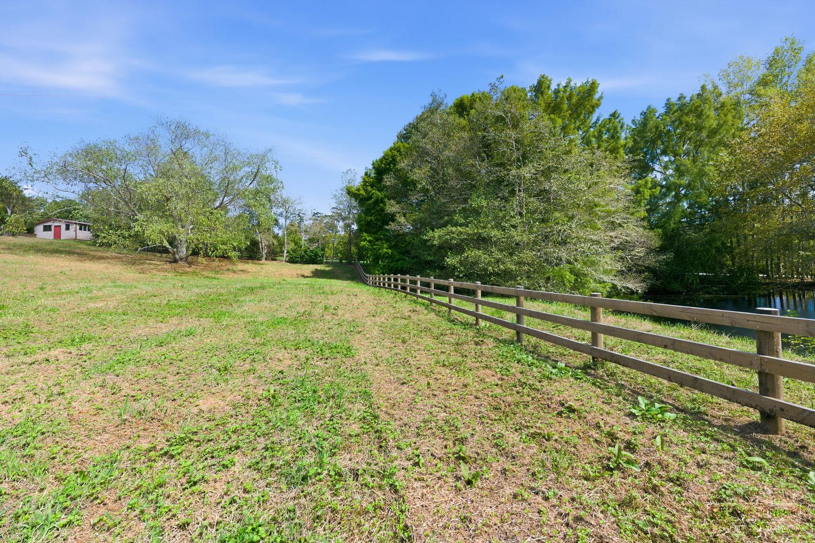 Slider image of 45C Robinson Road, Auckland