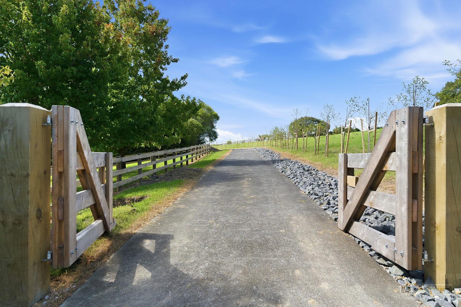 Slider image of 45C Robinson Road, Auckland