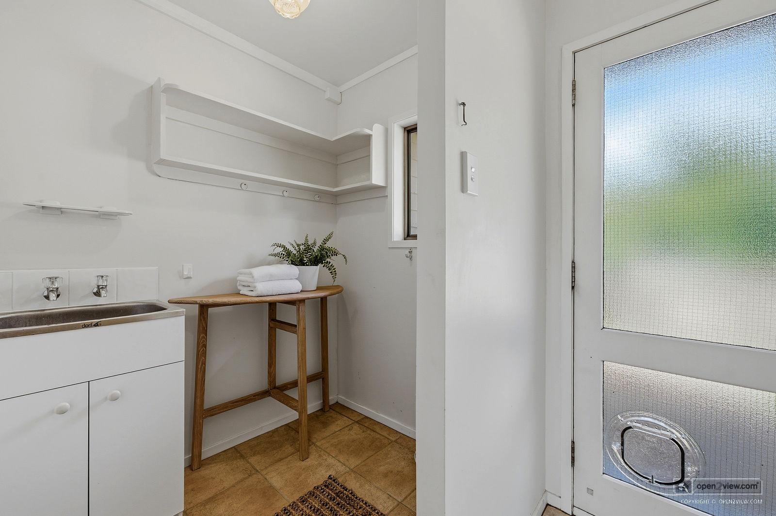 Slider image of 45C Robinson Road, Auckland