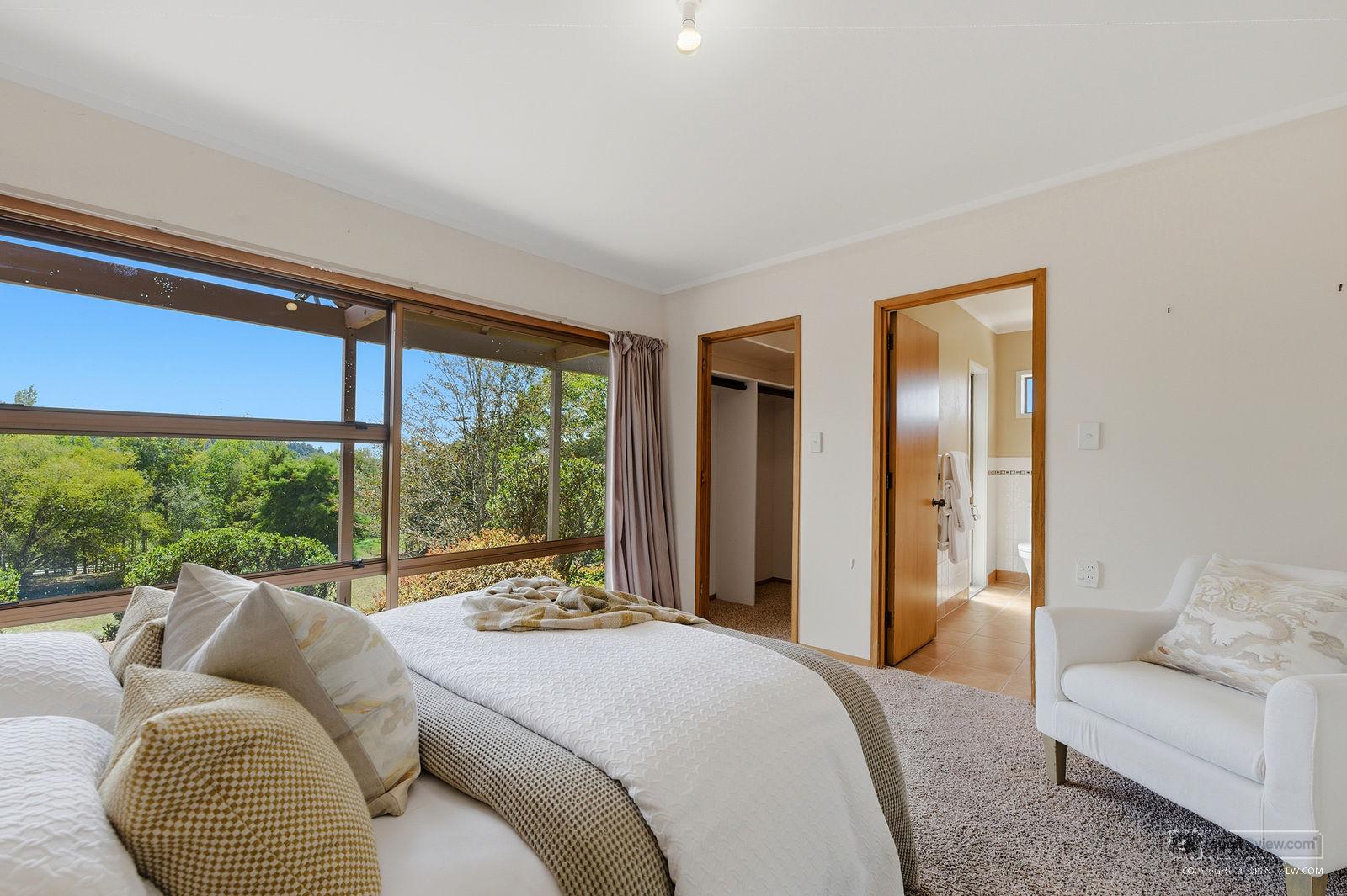 Slider image of 45C Robinson Road, Auckland