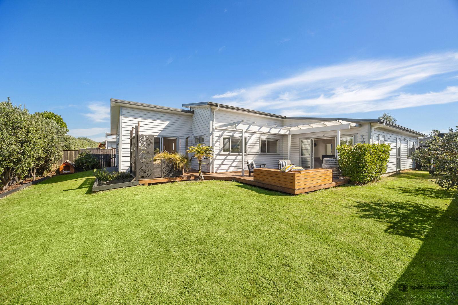 Slider image of 8 Sir Lincoln Drive, Auckland