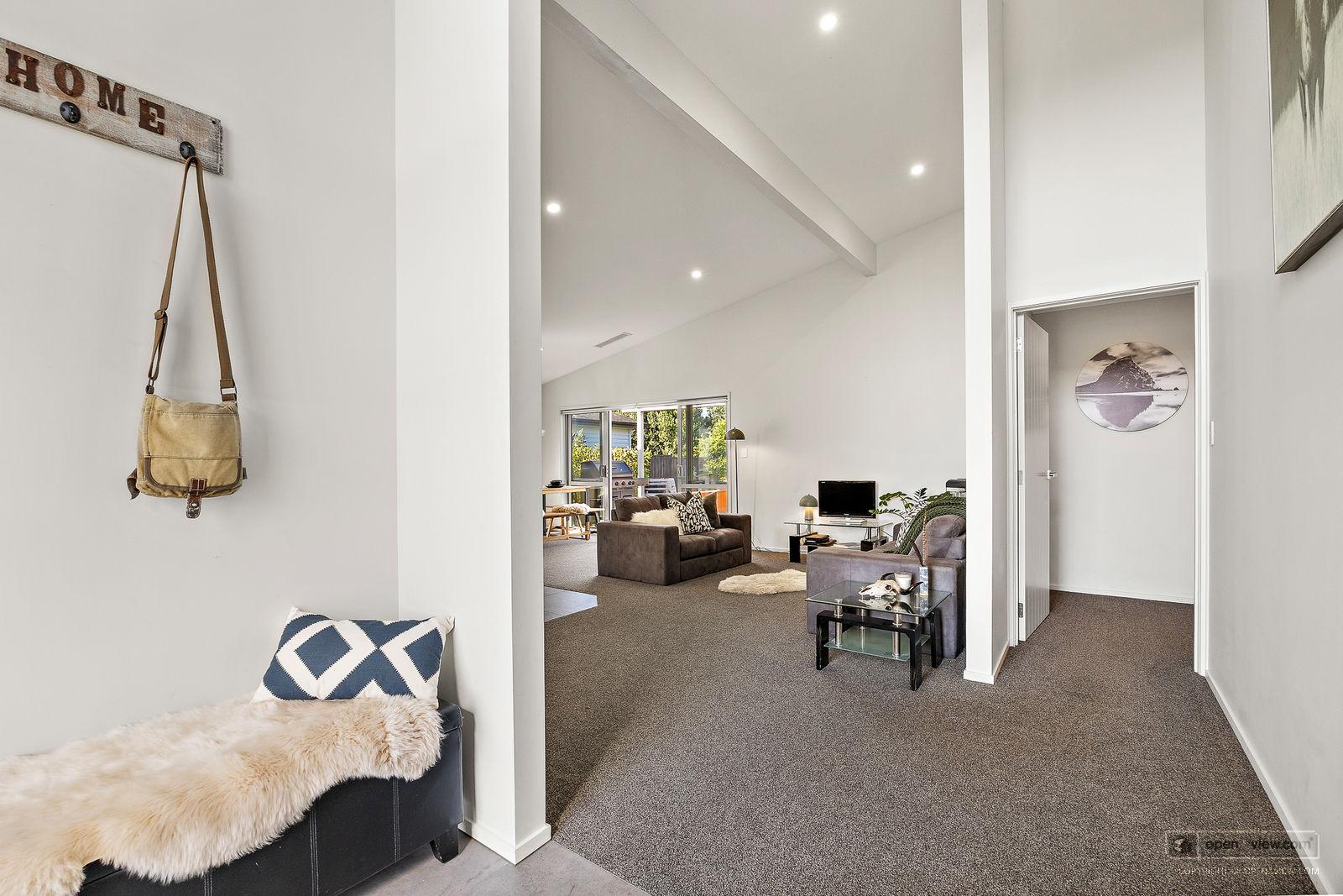 Slider image of 8 Sir Lincoln Drive, Auckland