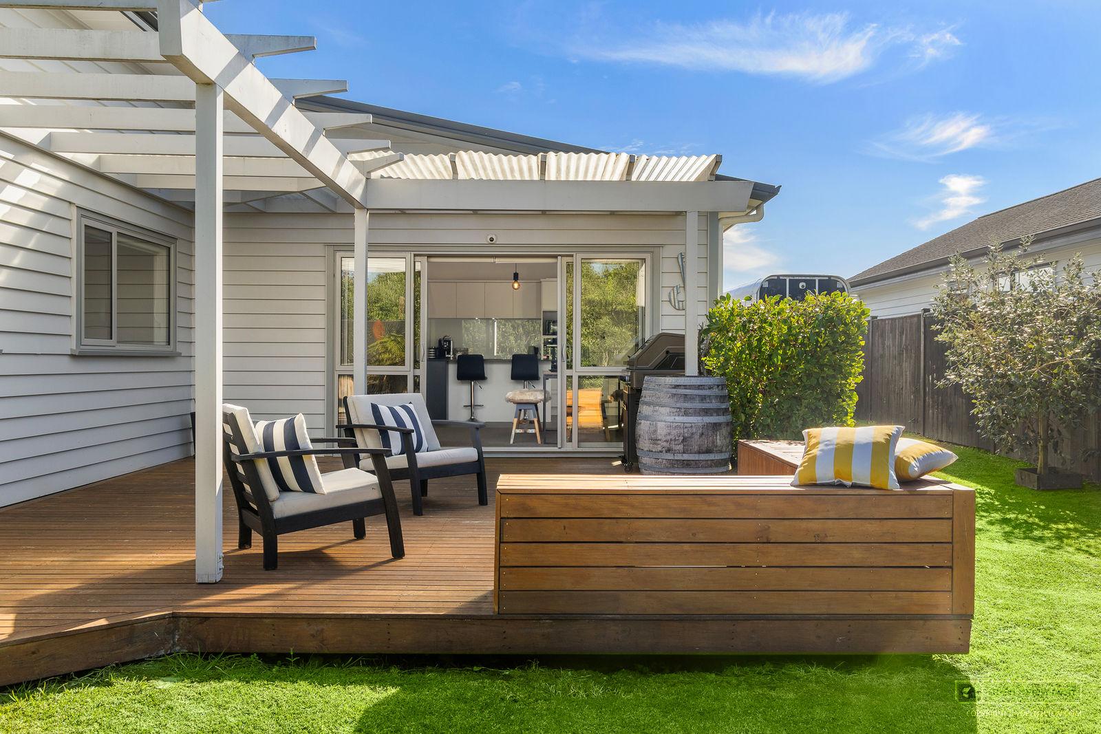 Slider image of 8 Sir Lincoln Drive, Auckland