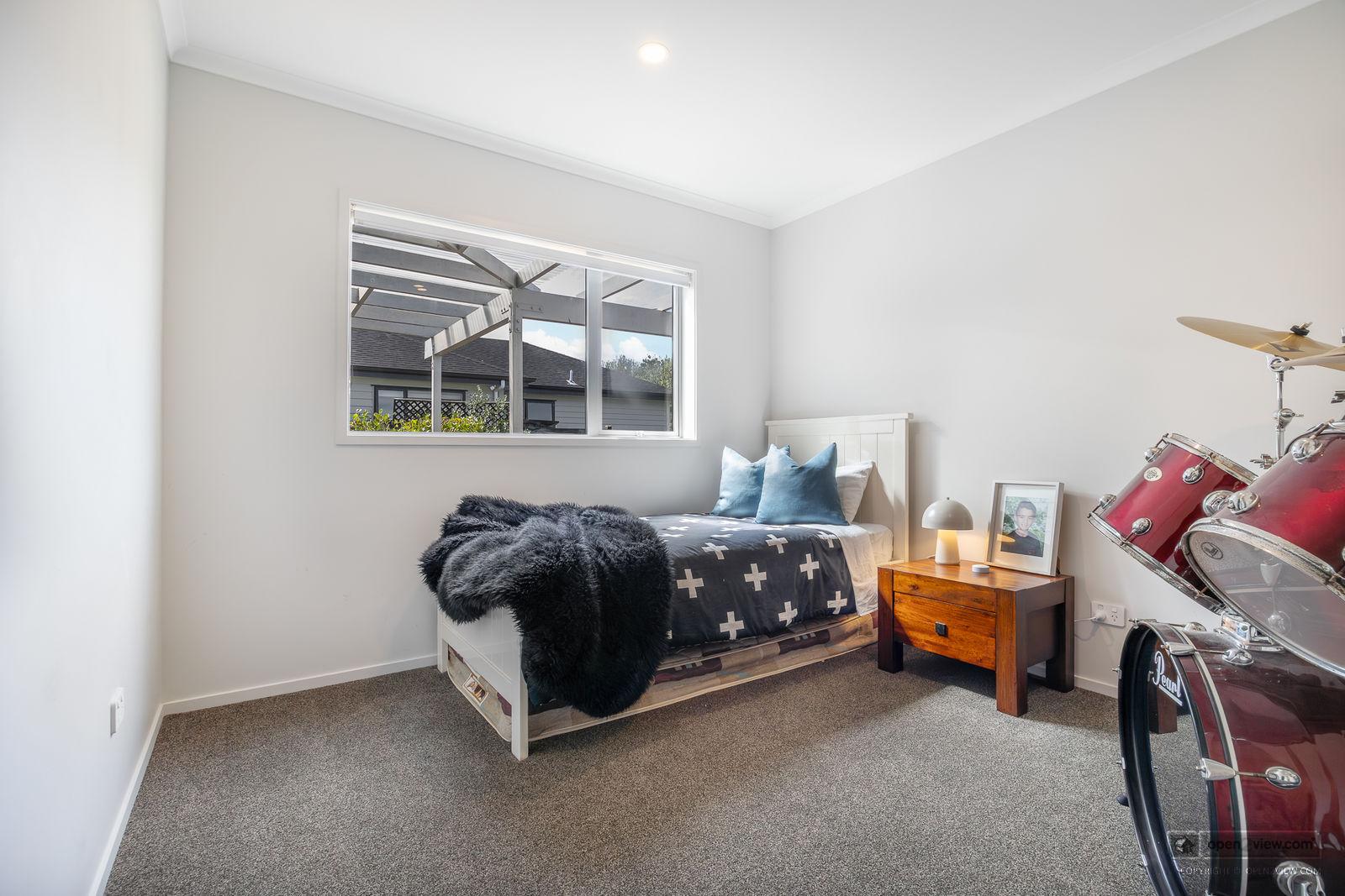 Slider image of 8 Sir Lincoln Drive, Auckland