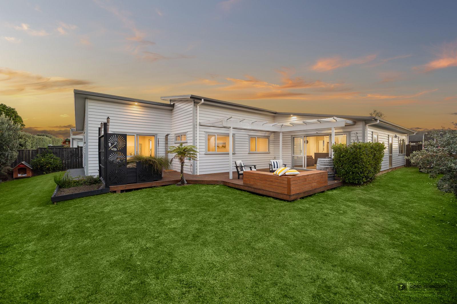 Slider image of 8 Sir Lincoln Drive, Auckland