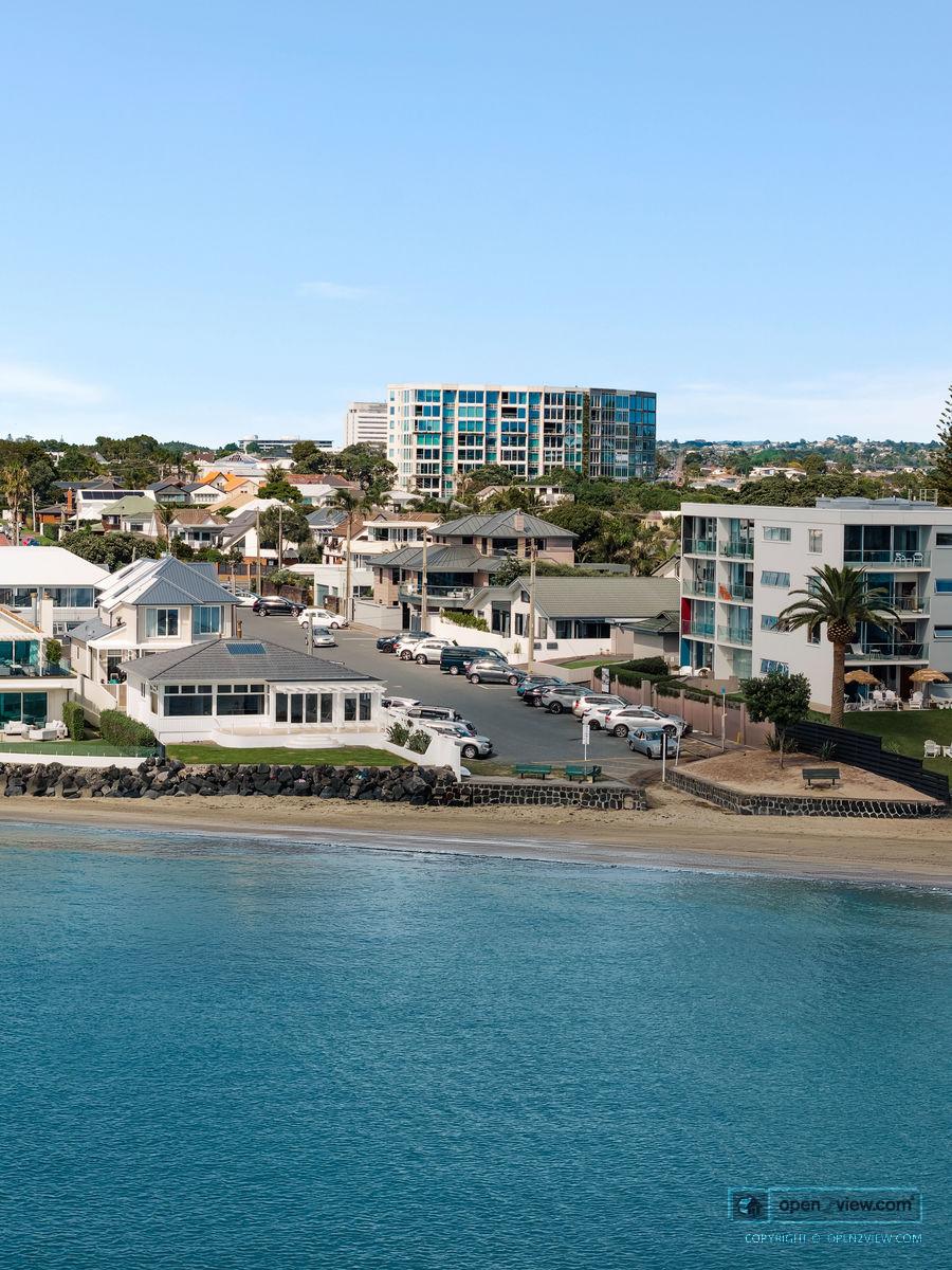 Slider image of 60 Milford Road, Auckland