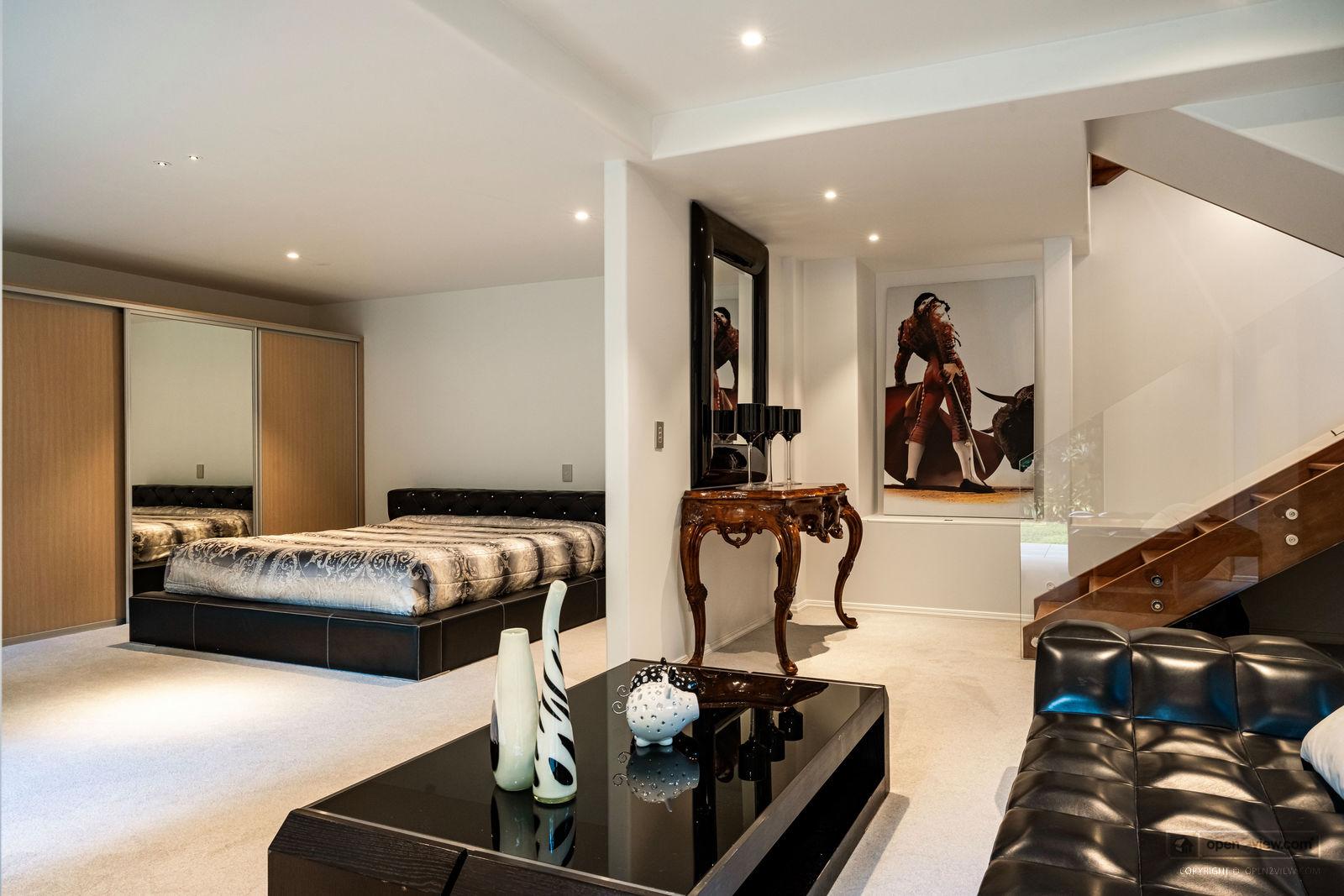 Slider image of 60 Milford Road, Auckland