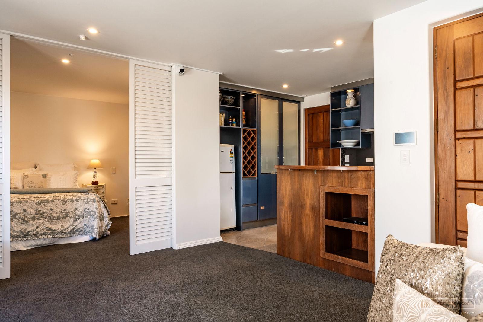 Slider image of 60 Milford Road, Auckland