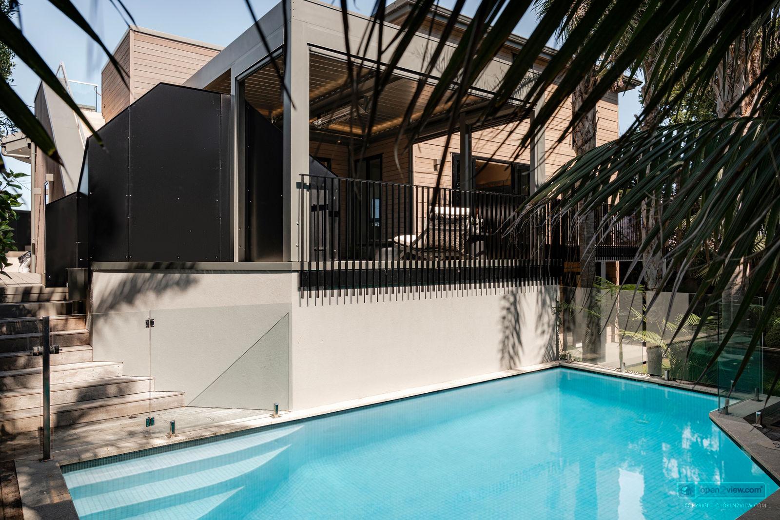 Slider image of 60 Milford Road, Auckland