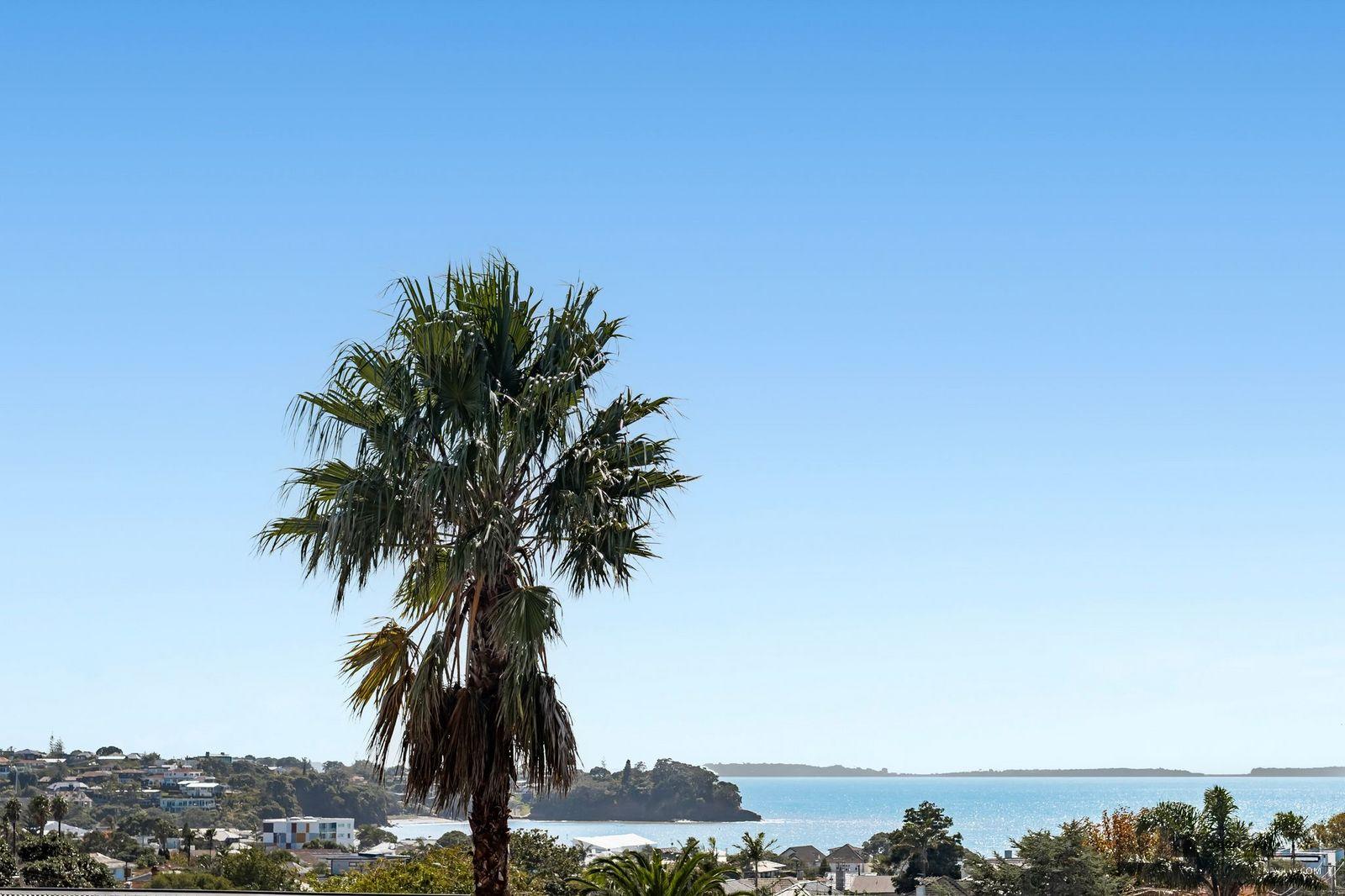 Slider image of 2/10 Sylvan Park Avenue, Auckland