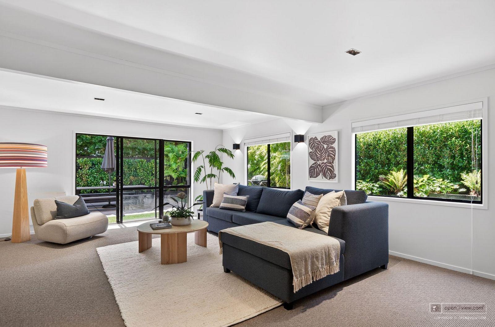 Slider image of 2/10 Sylvan Park Avenue, Auckland