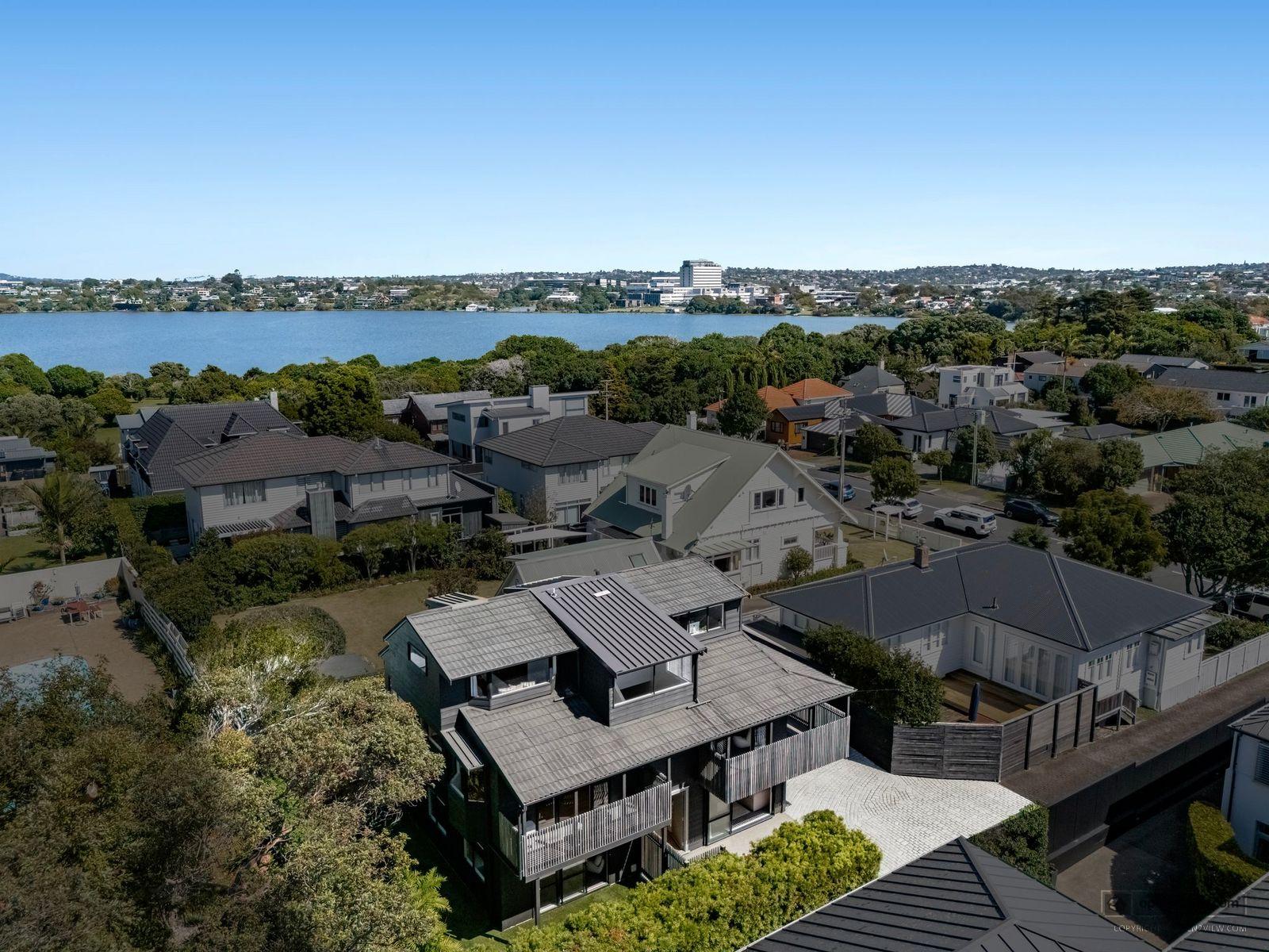 Slider image of 2/10 Sylvan Park Avenue, Auckland