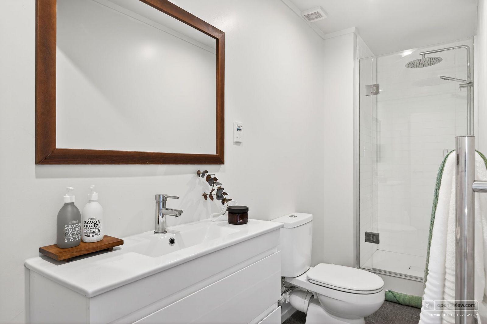Slider image of 2/10 Sylvan Park Avenue, Auckland