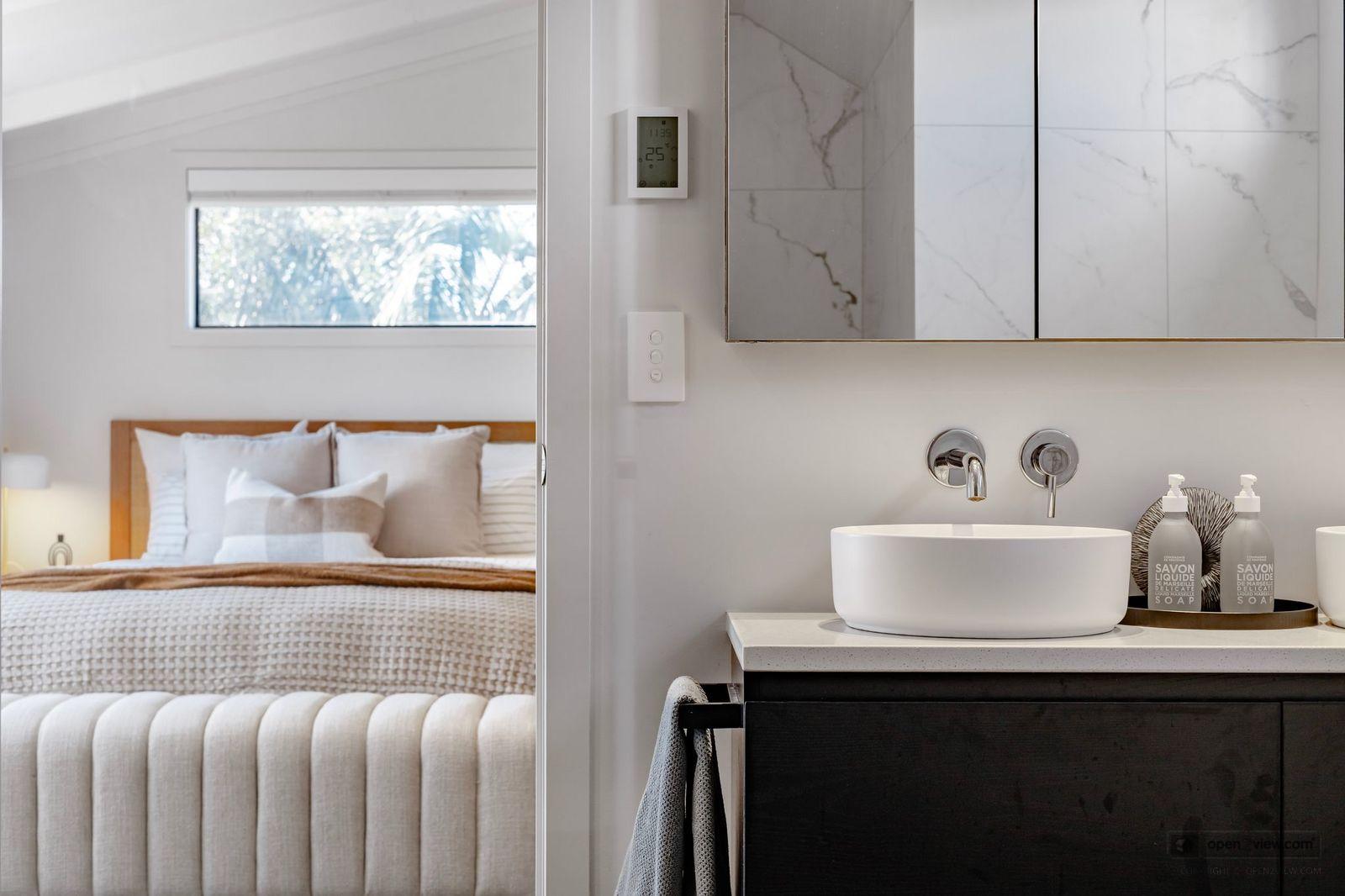 Slider image of 2/10 Sylvan Park Avenue, Auckland