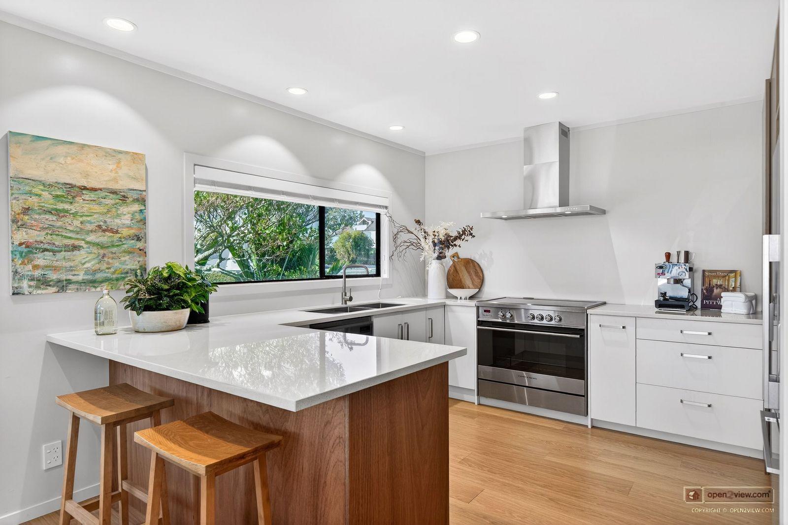 Slider image of 2/10 Sylvan Park Avenue, Auckland